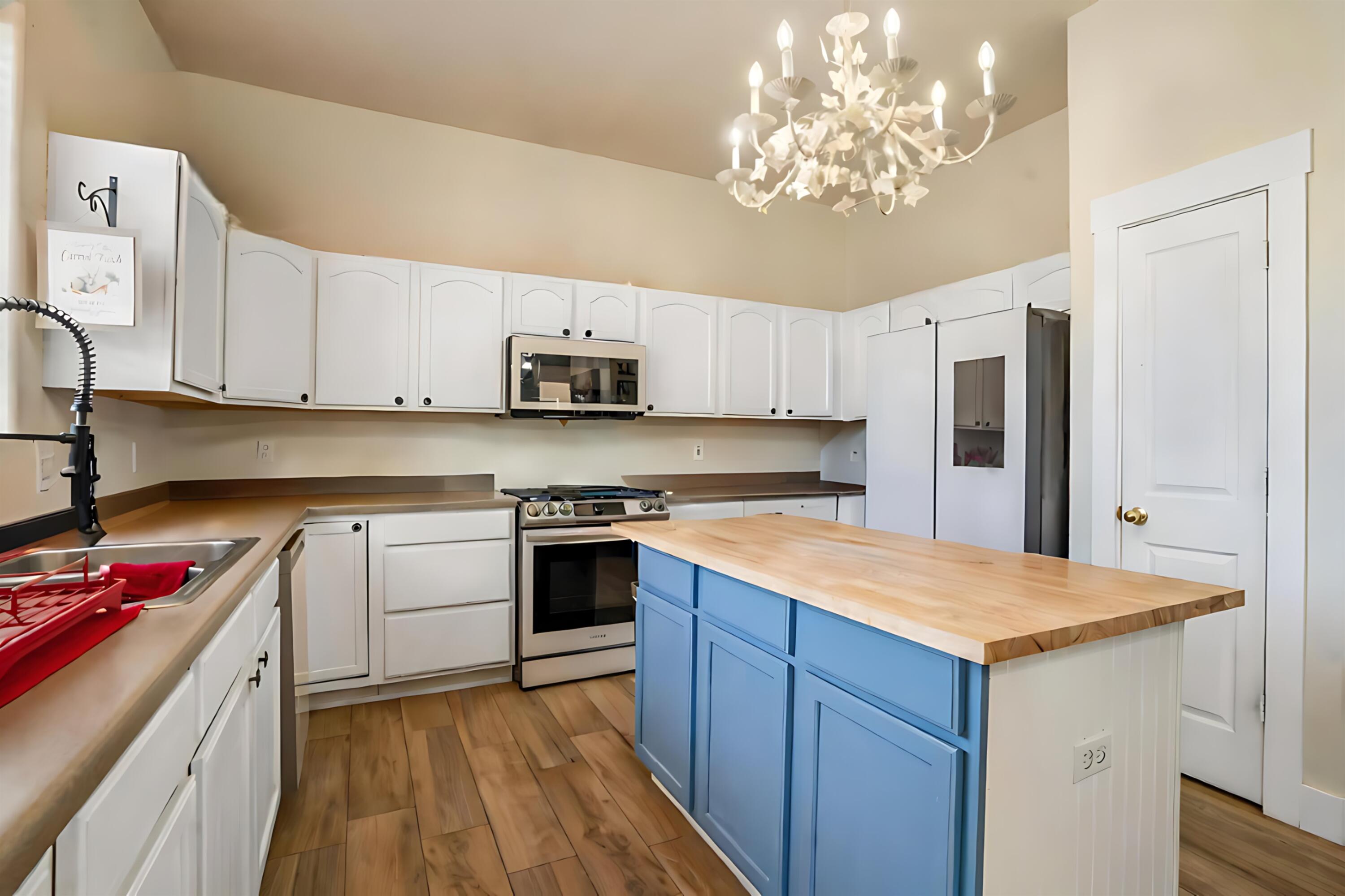 10605 CALLE MERIDA NW