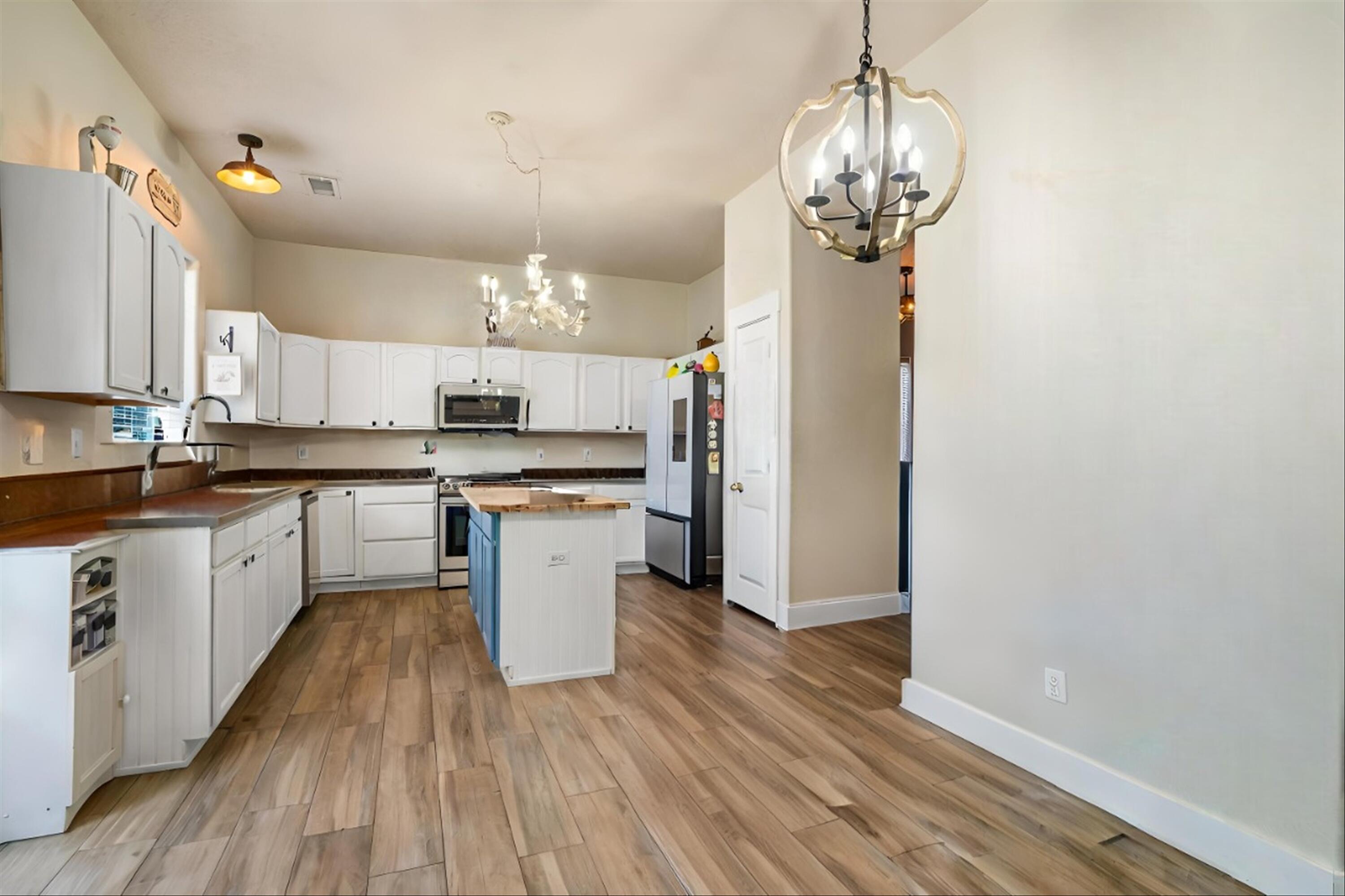 10605 CALLE MERIDA NW