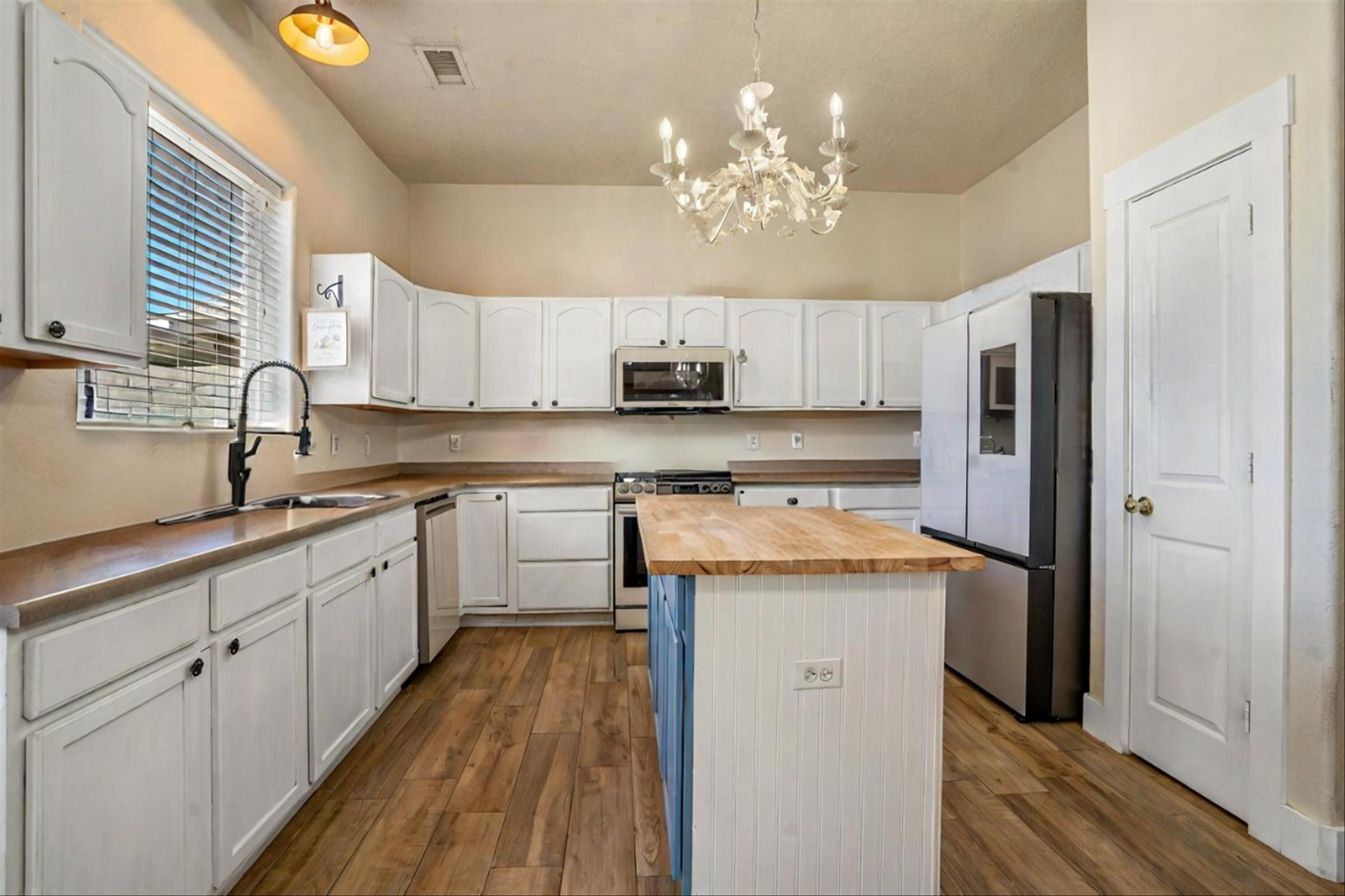 10605 CALLE MERIDA NW