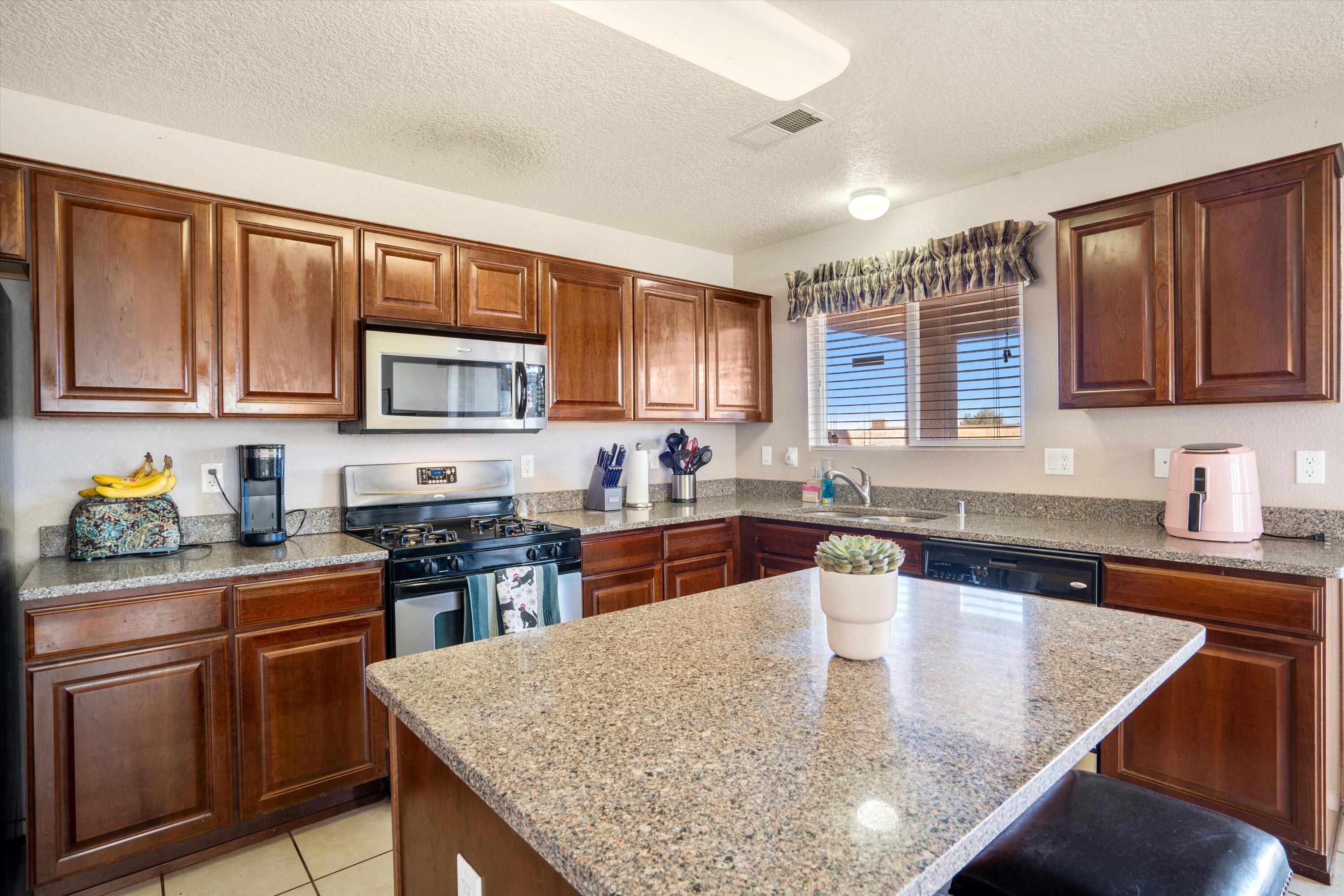 6651 MOUNTAIN HAWK Loop NE
