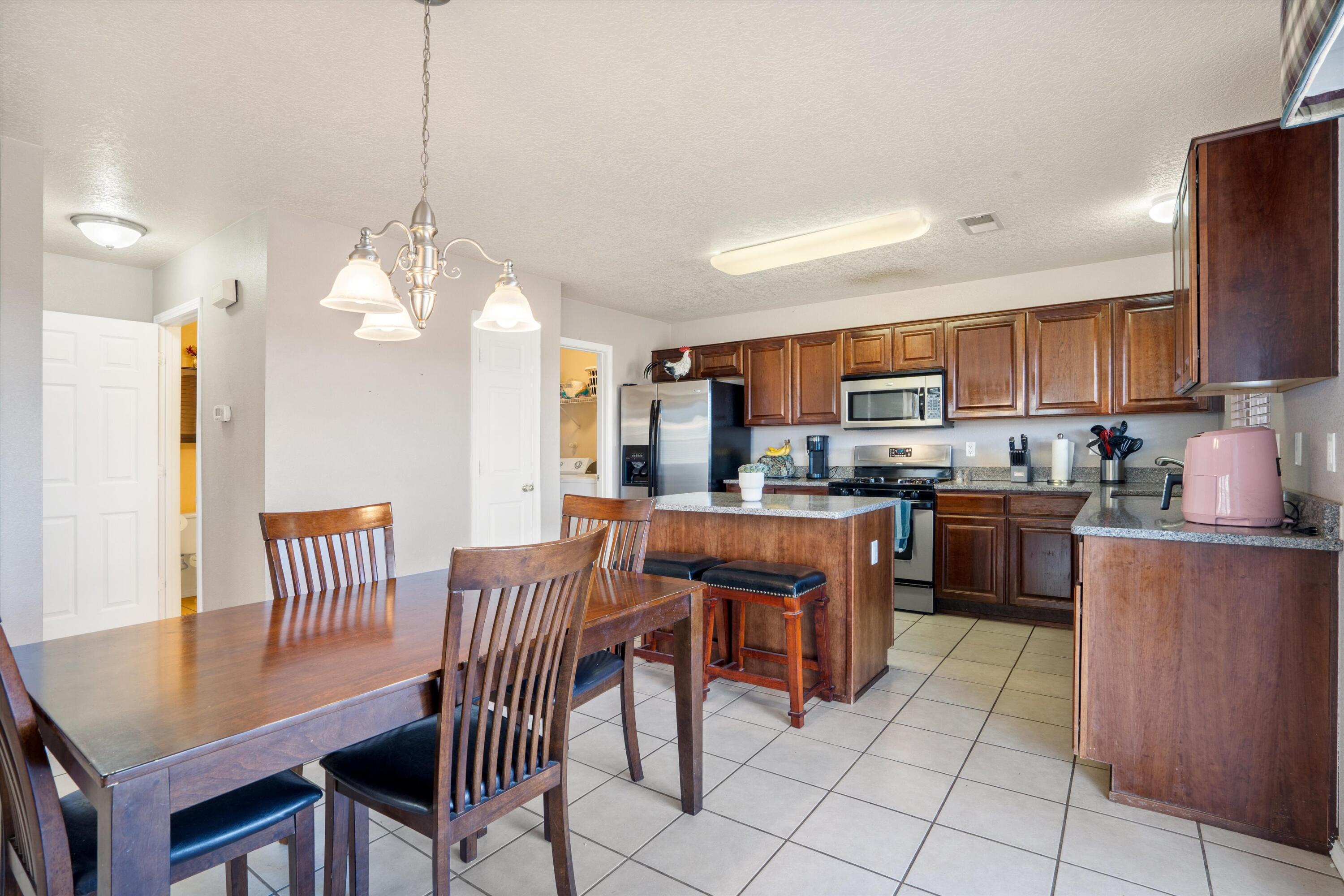 6651 MOUNTAIN HAWK Loop NE