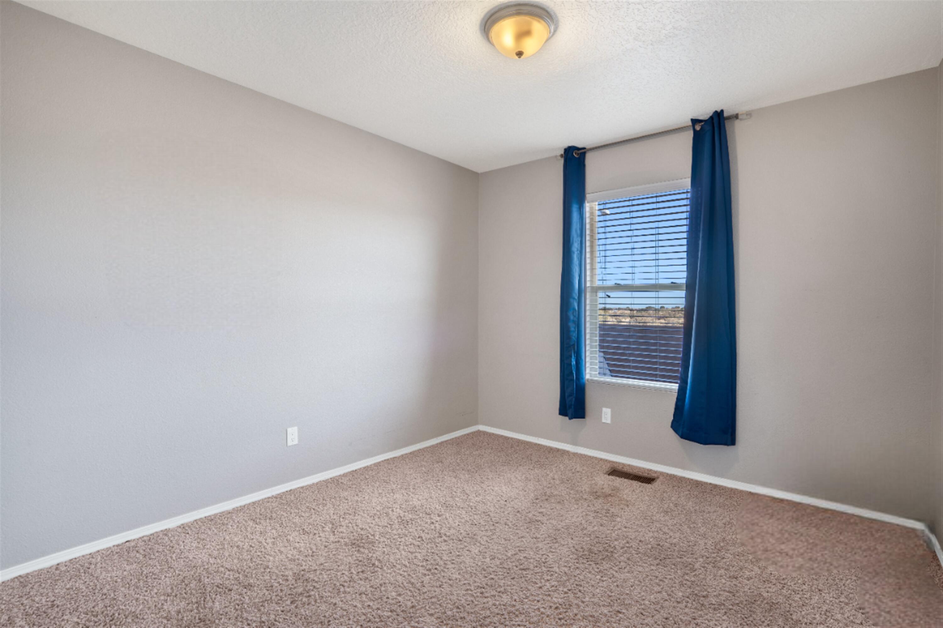 6651 MOUNTAIN HAWK Loop NE