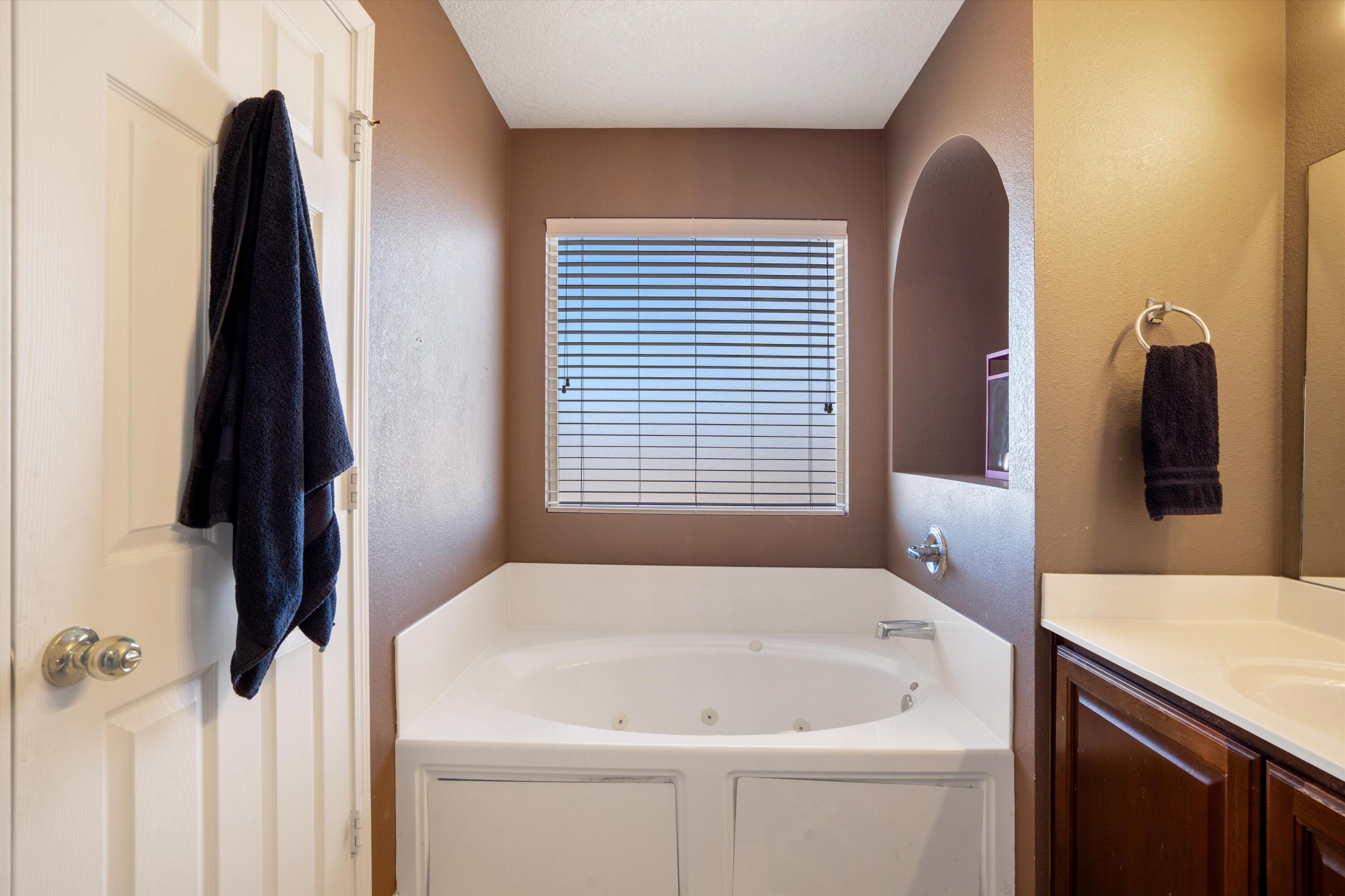 6651 MOUNTAIN HAWK Loop NE