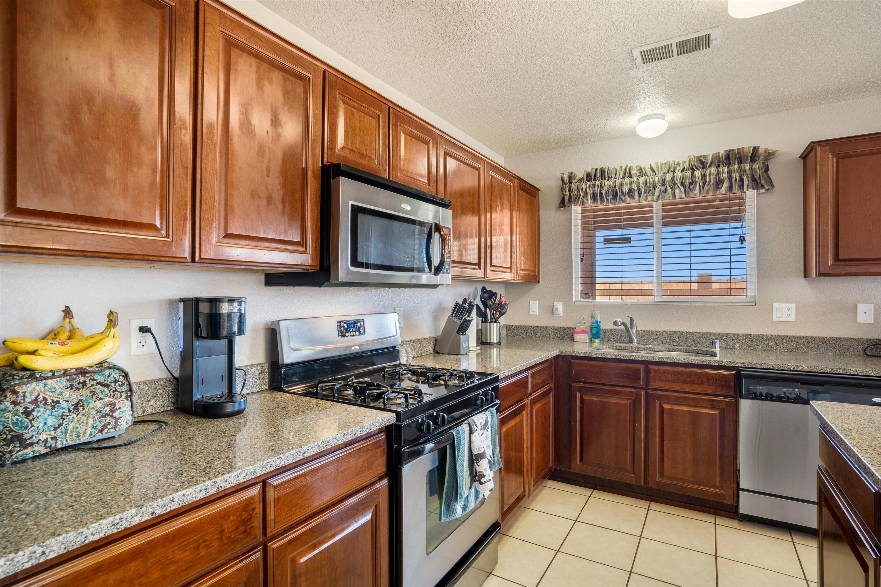 6651 MOUNTAIN HAWK Loop NE