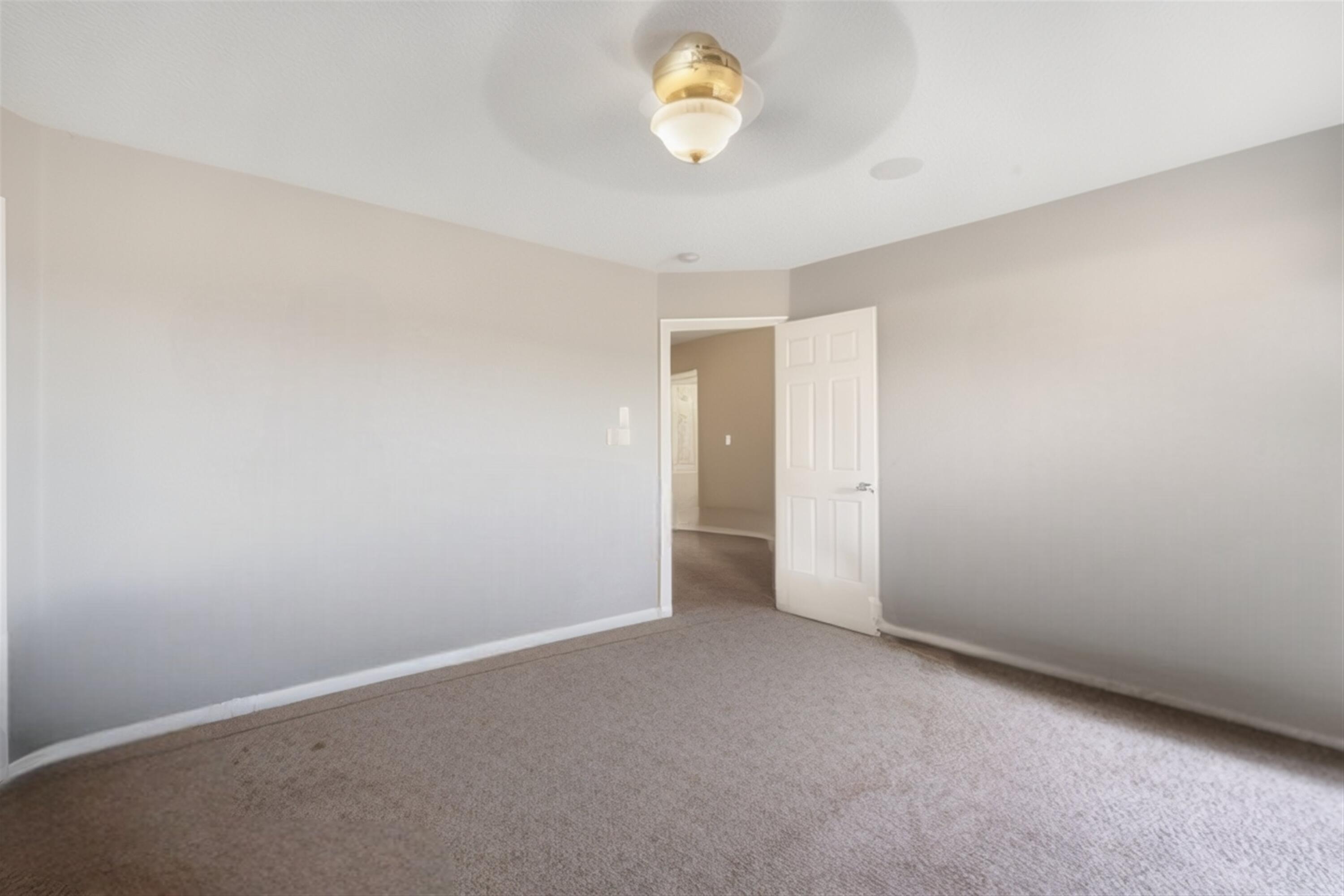 6651 MOUNTAIN HAWK Loop NE