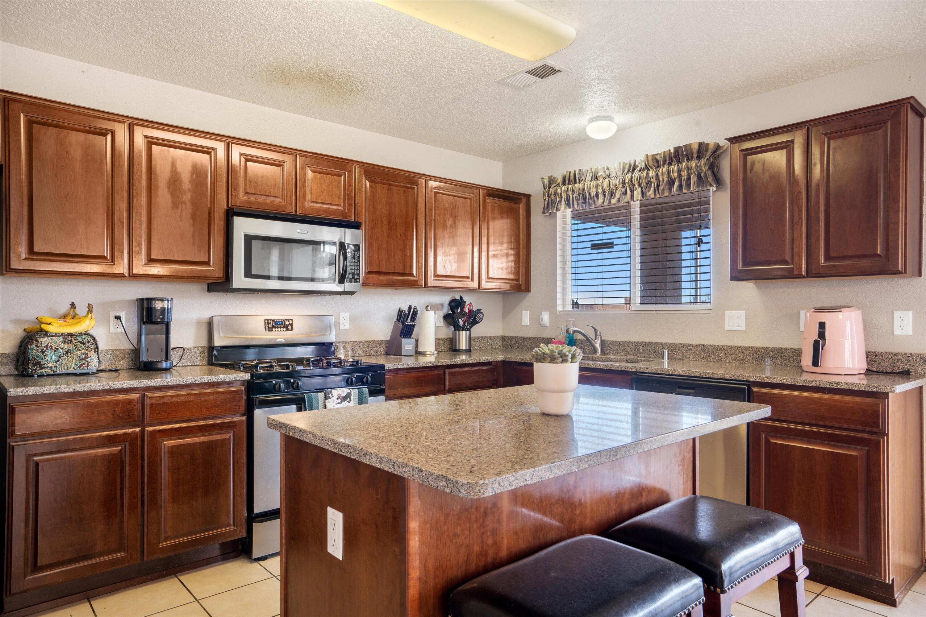 6651 MOUNTAIN HAWK Loop NE