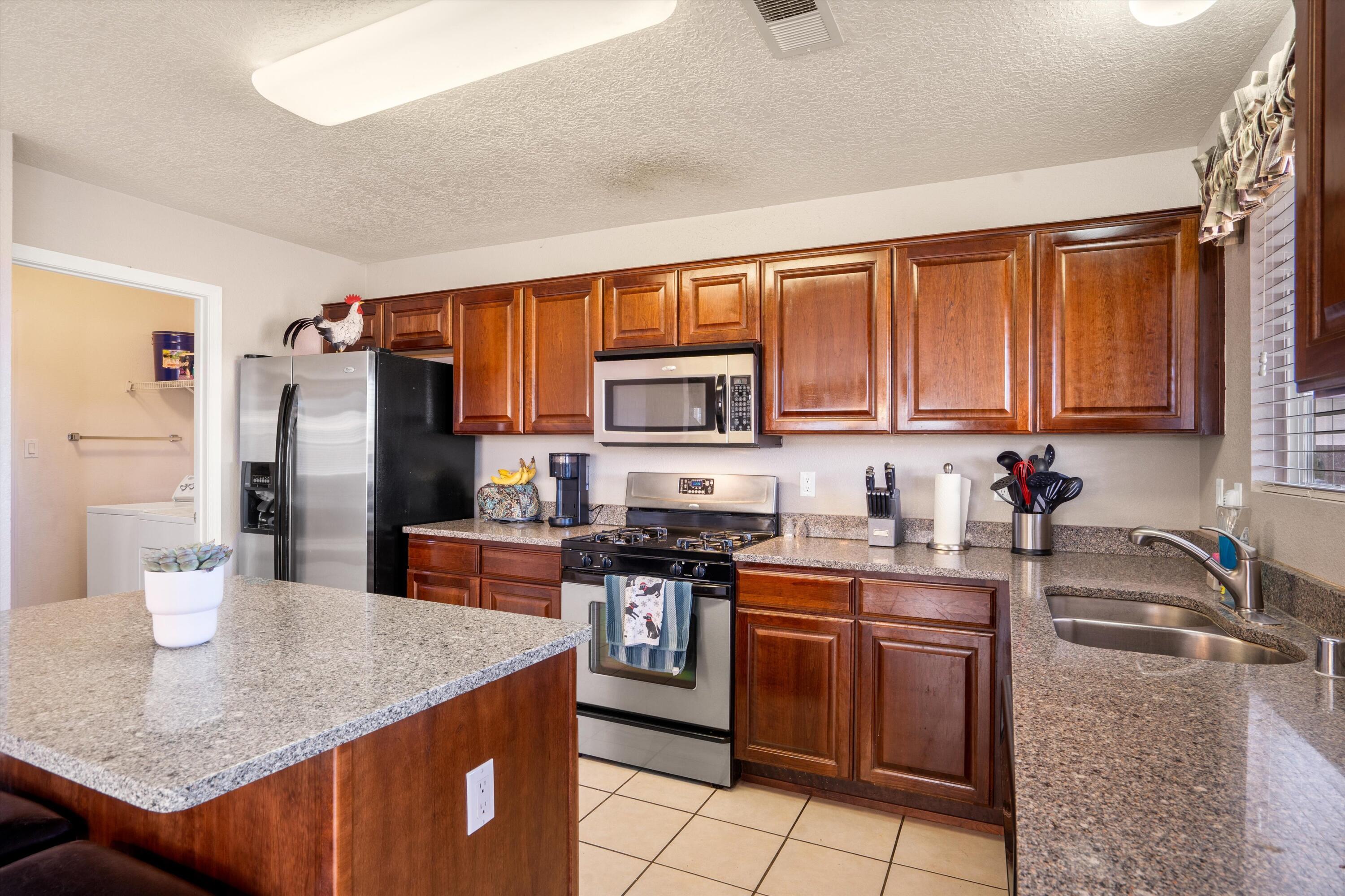 6651 MOUNTAIN HAWK Loop NE