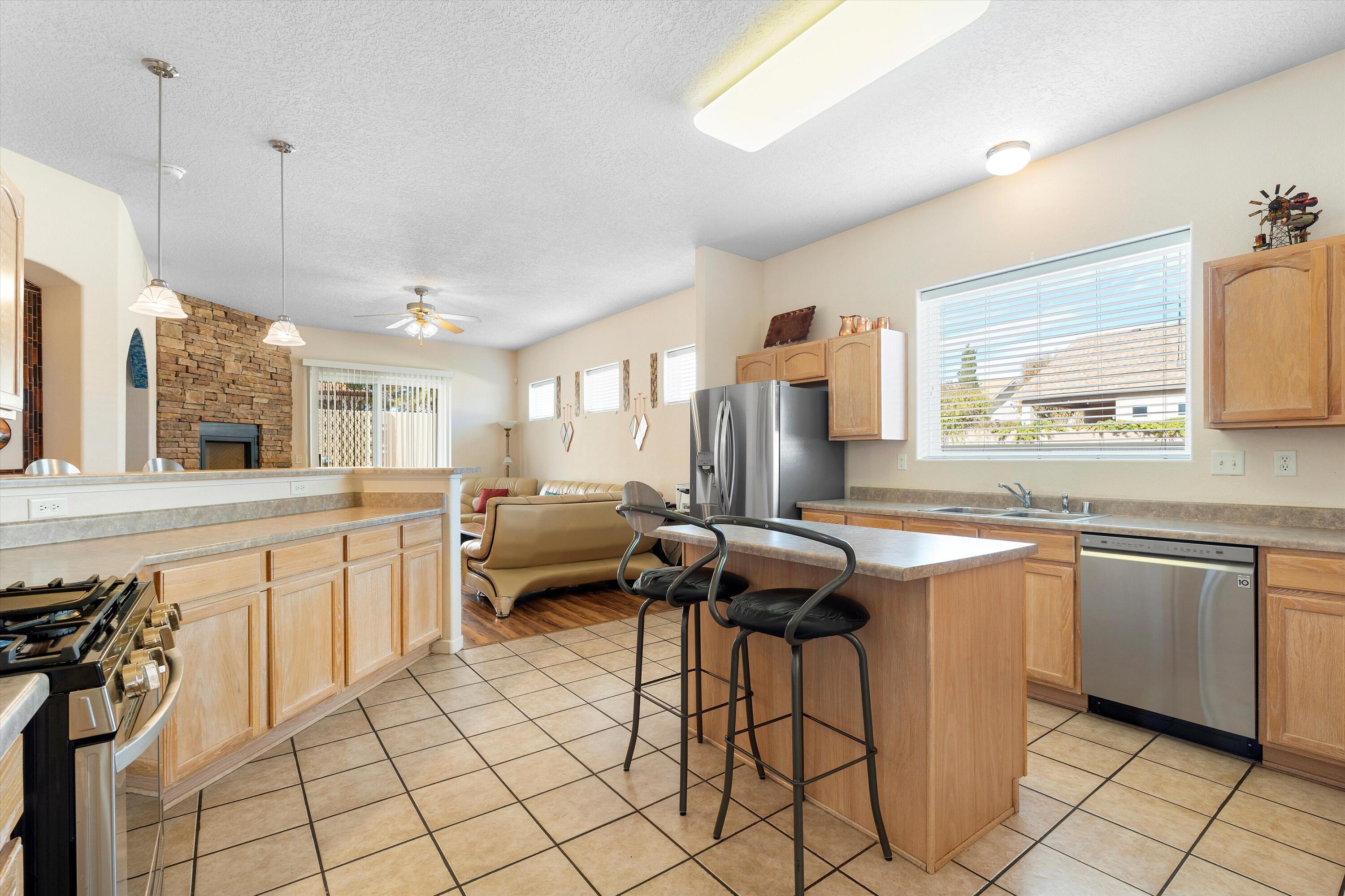 1217 REYNOSA Loop SE