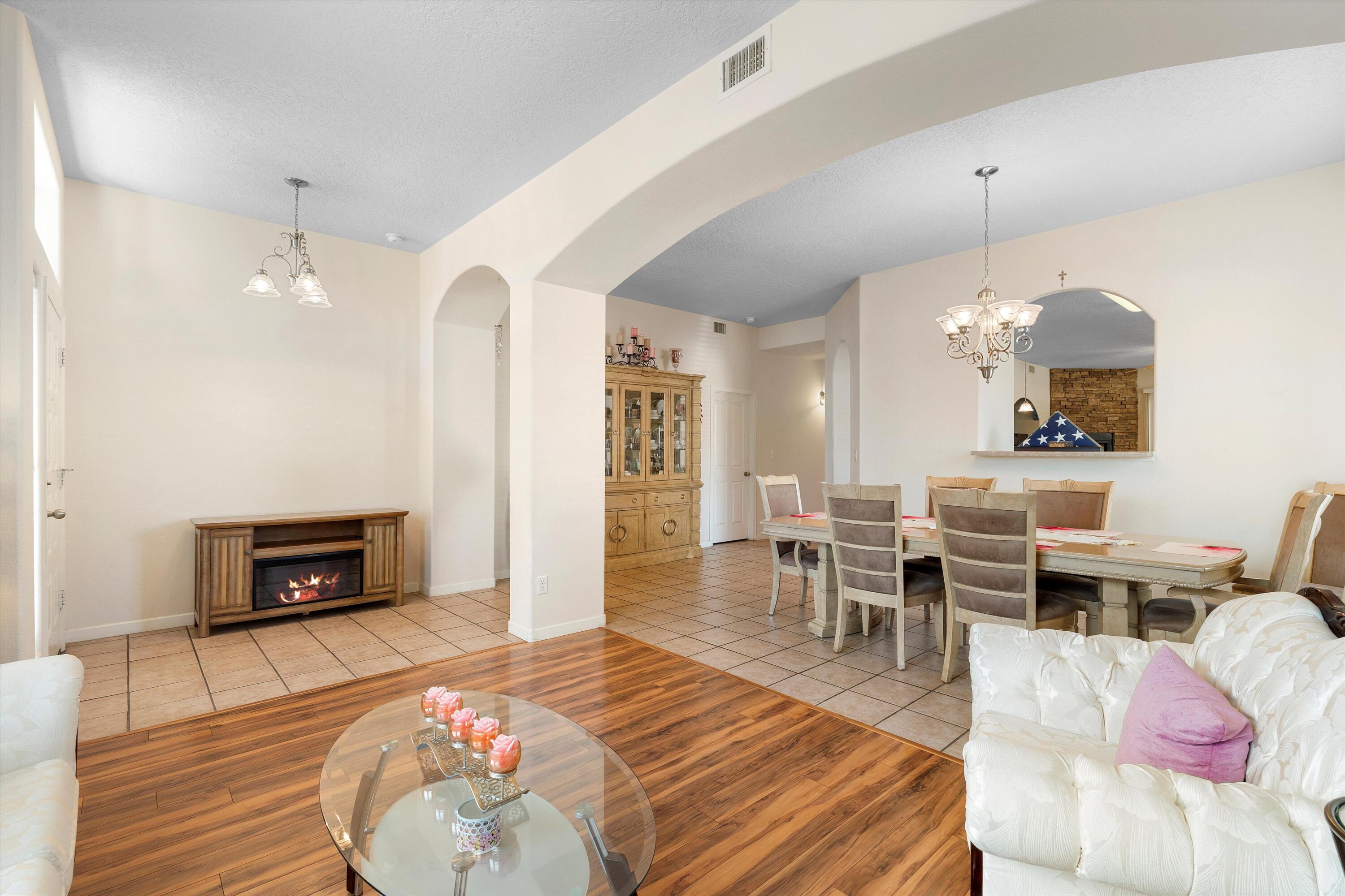 1217 REYNOSA Loop SE