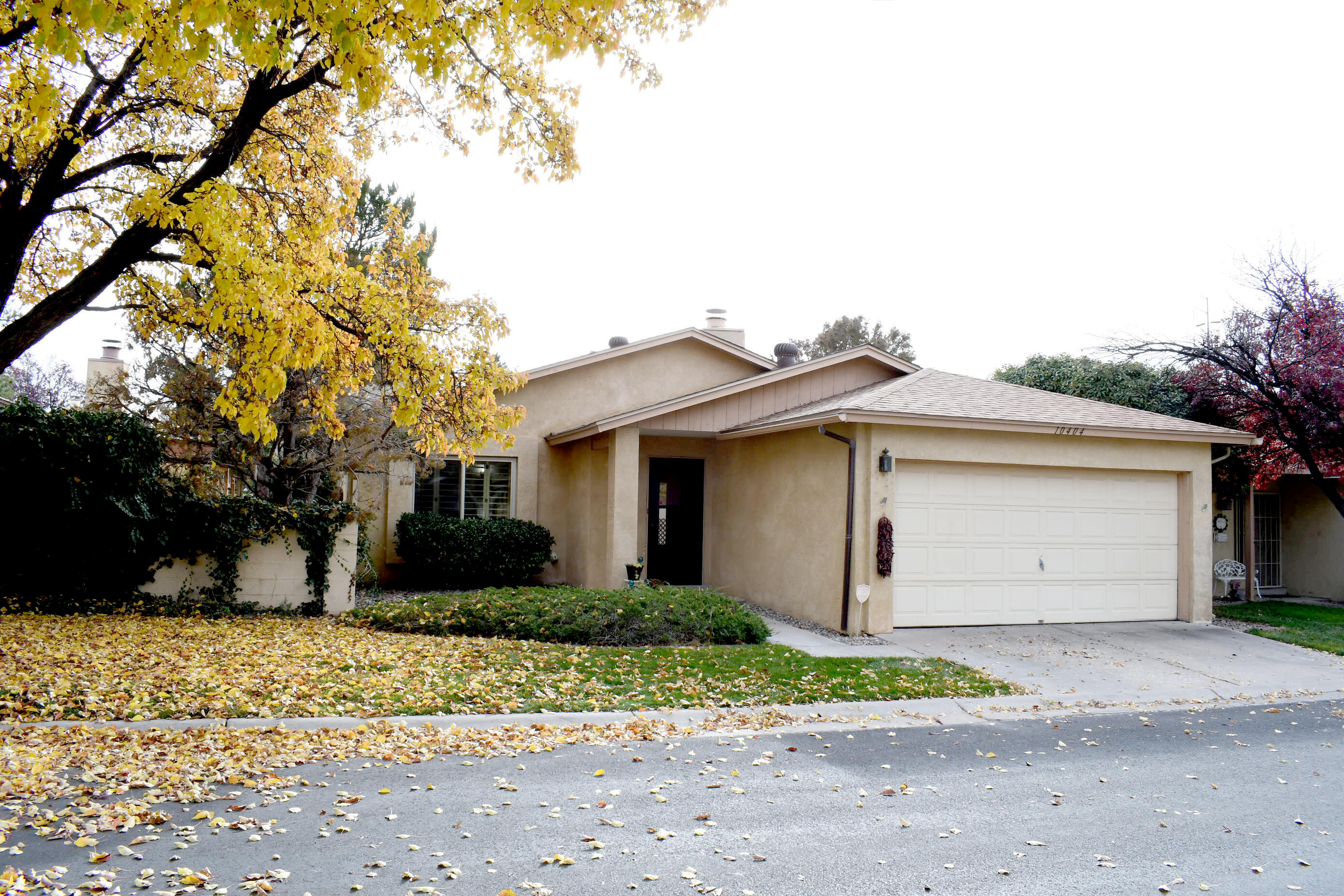 10404 SCHENLEY PARK Drive NE