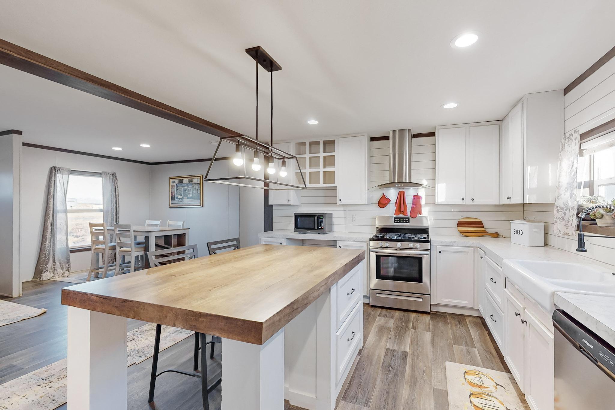 44 EQUESTRIAN PARK Road