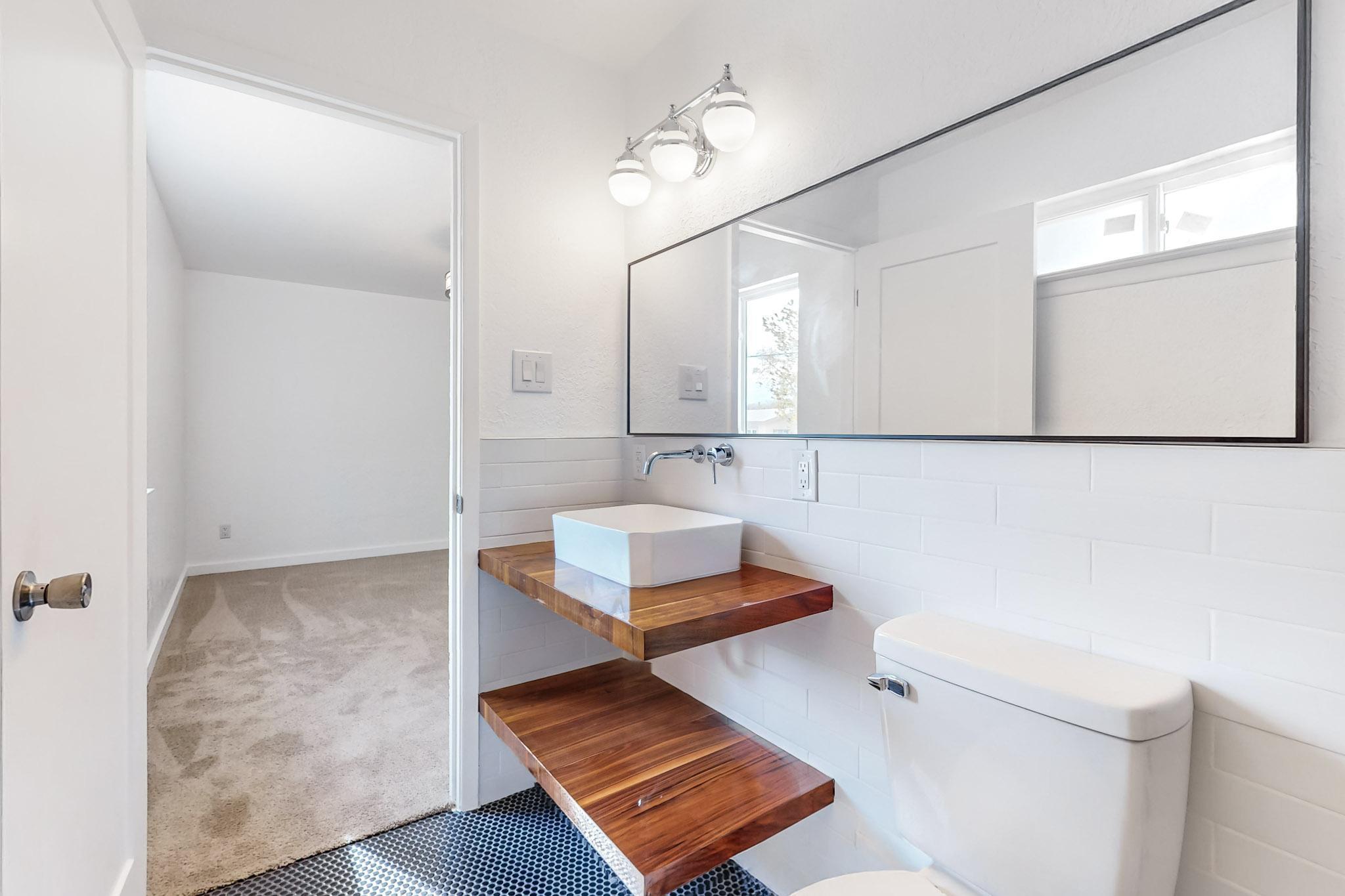 1215 LA VEGA Drive SW