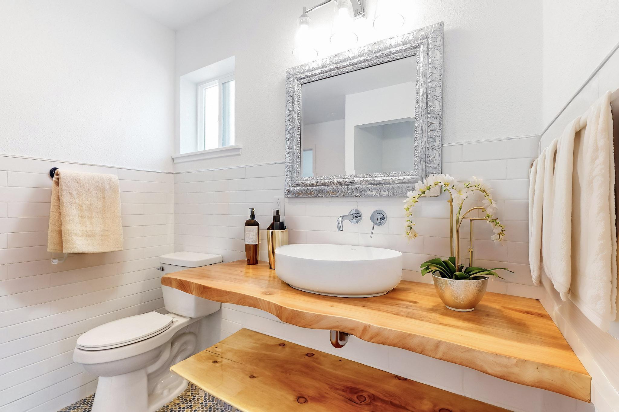 1215 LA VEGA Drive SW