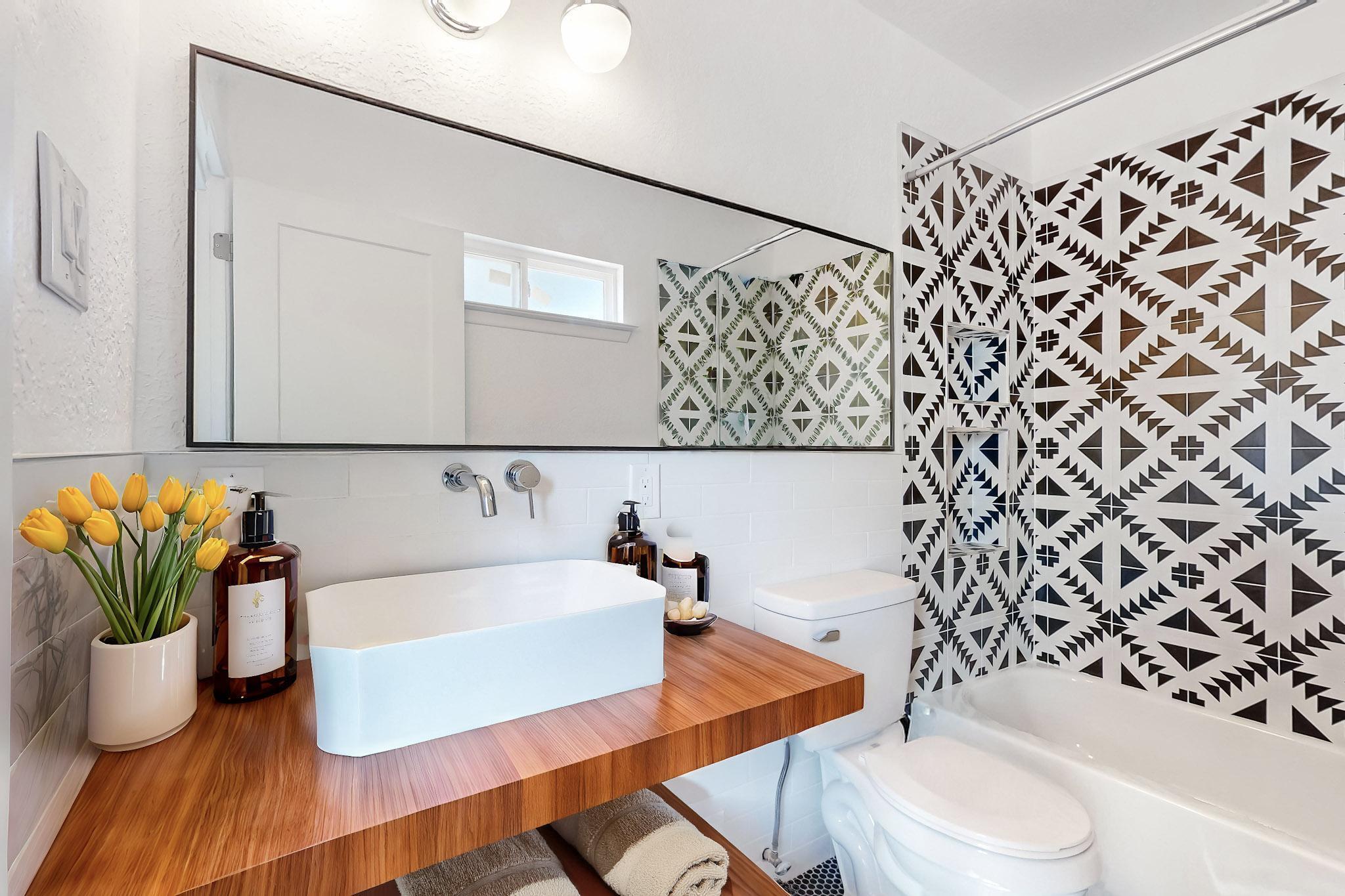 1215 LA VEGA Drive SW