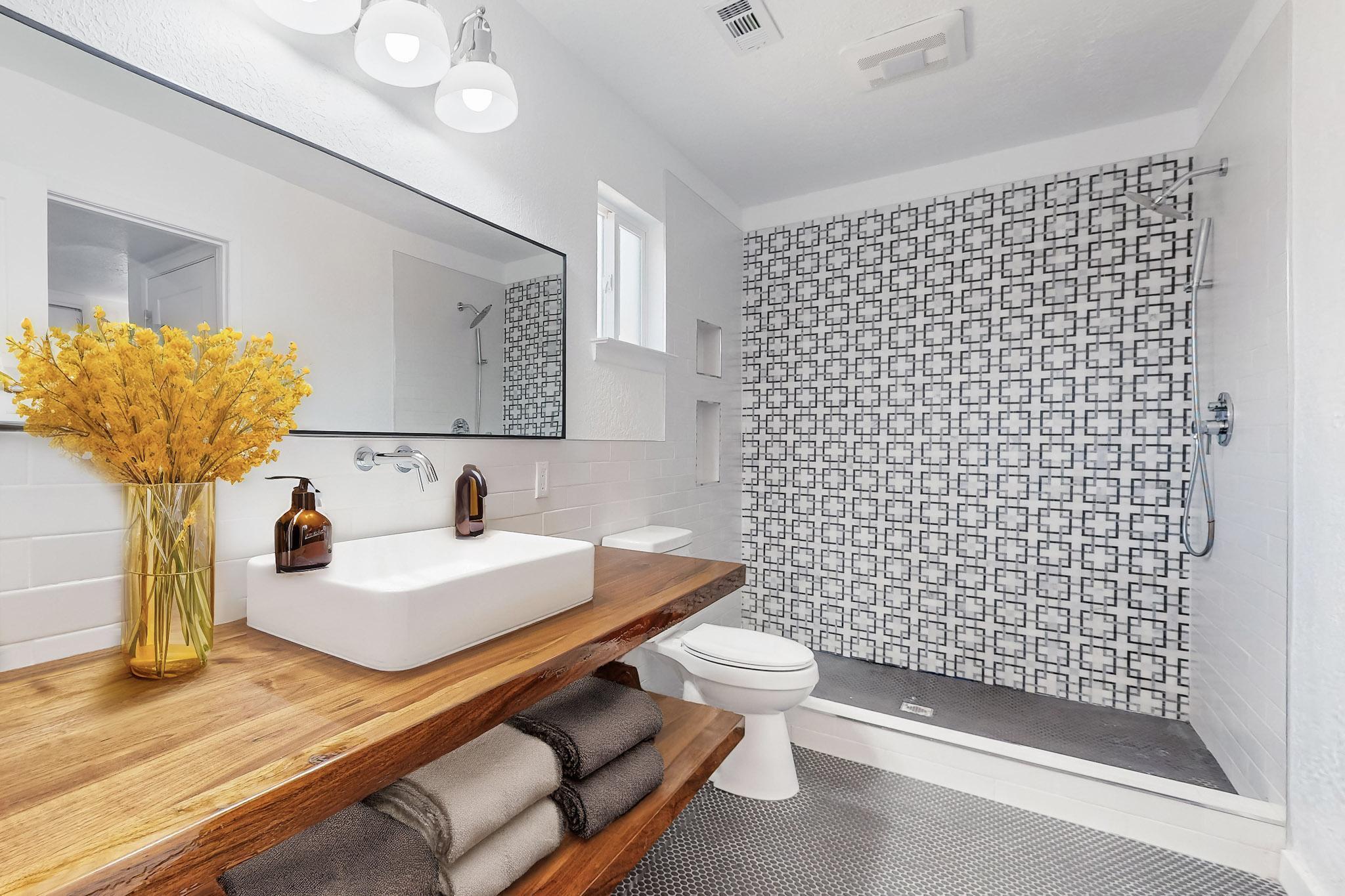 1215 LA VEGA Drive SW