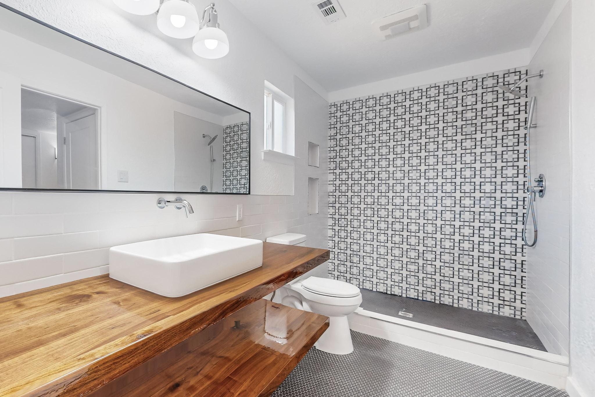 1215 LA VEGA Drive SW