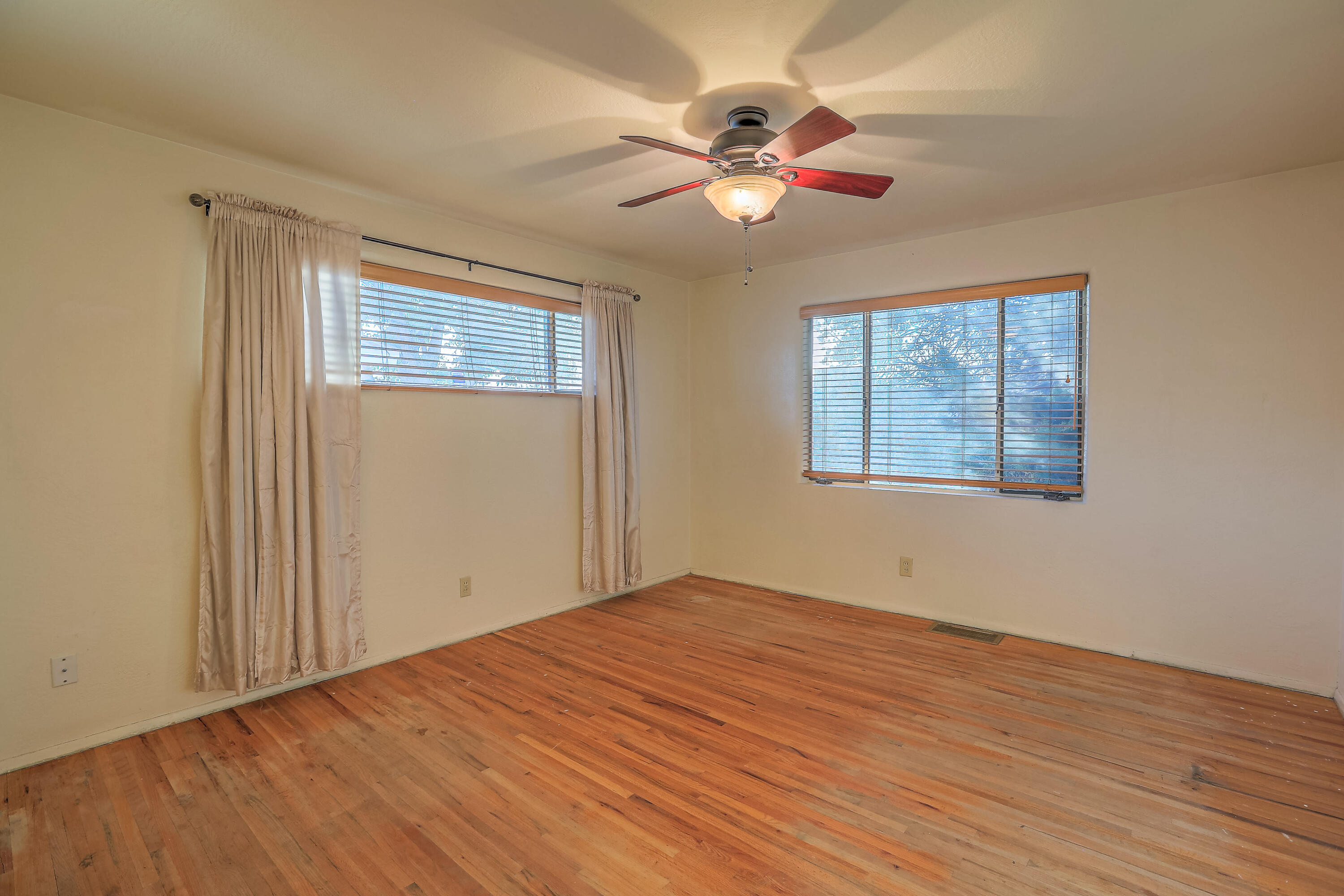 420 ALVARADO Drive NE