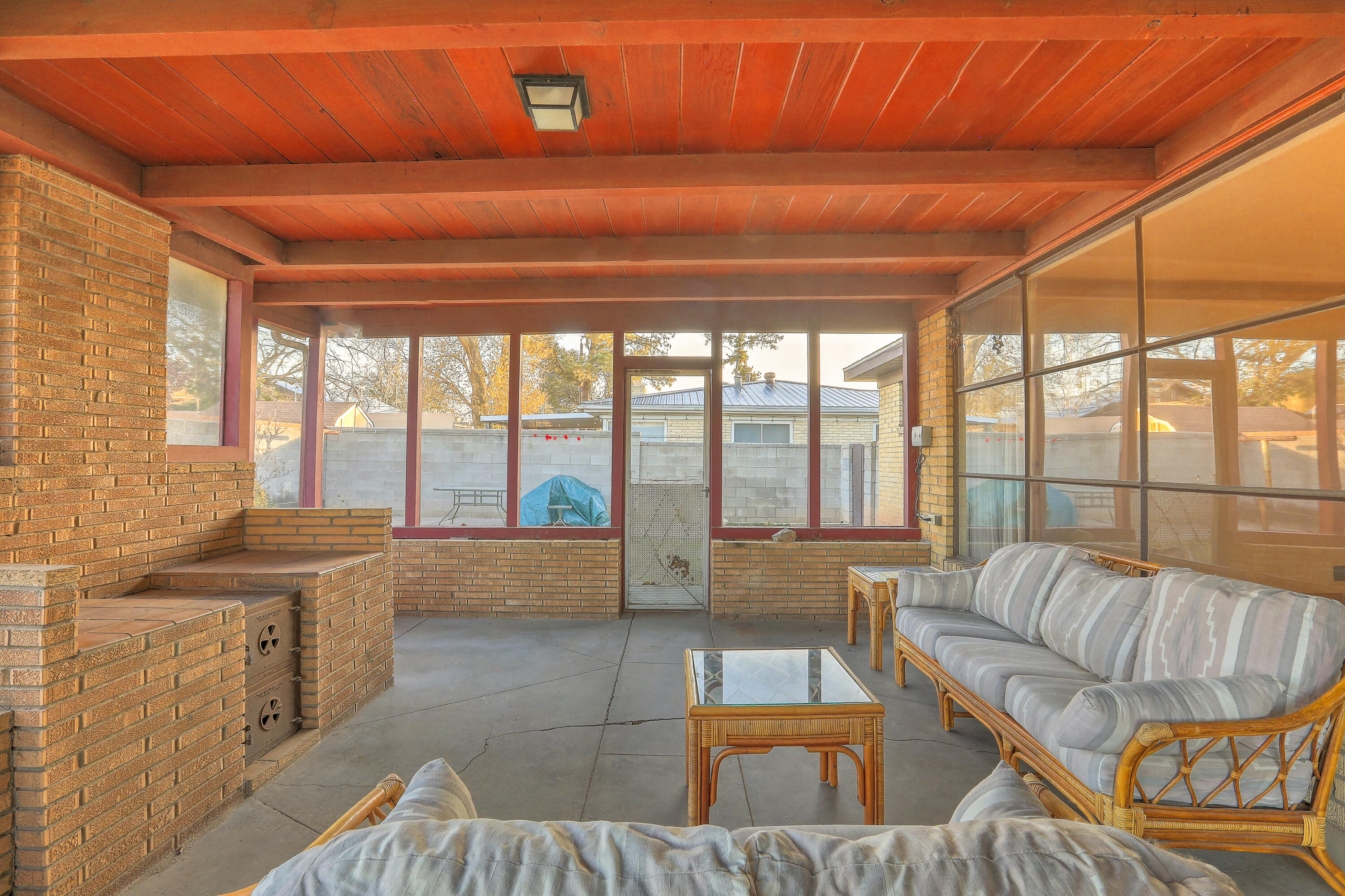 420 ALVARADO Drive NE