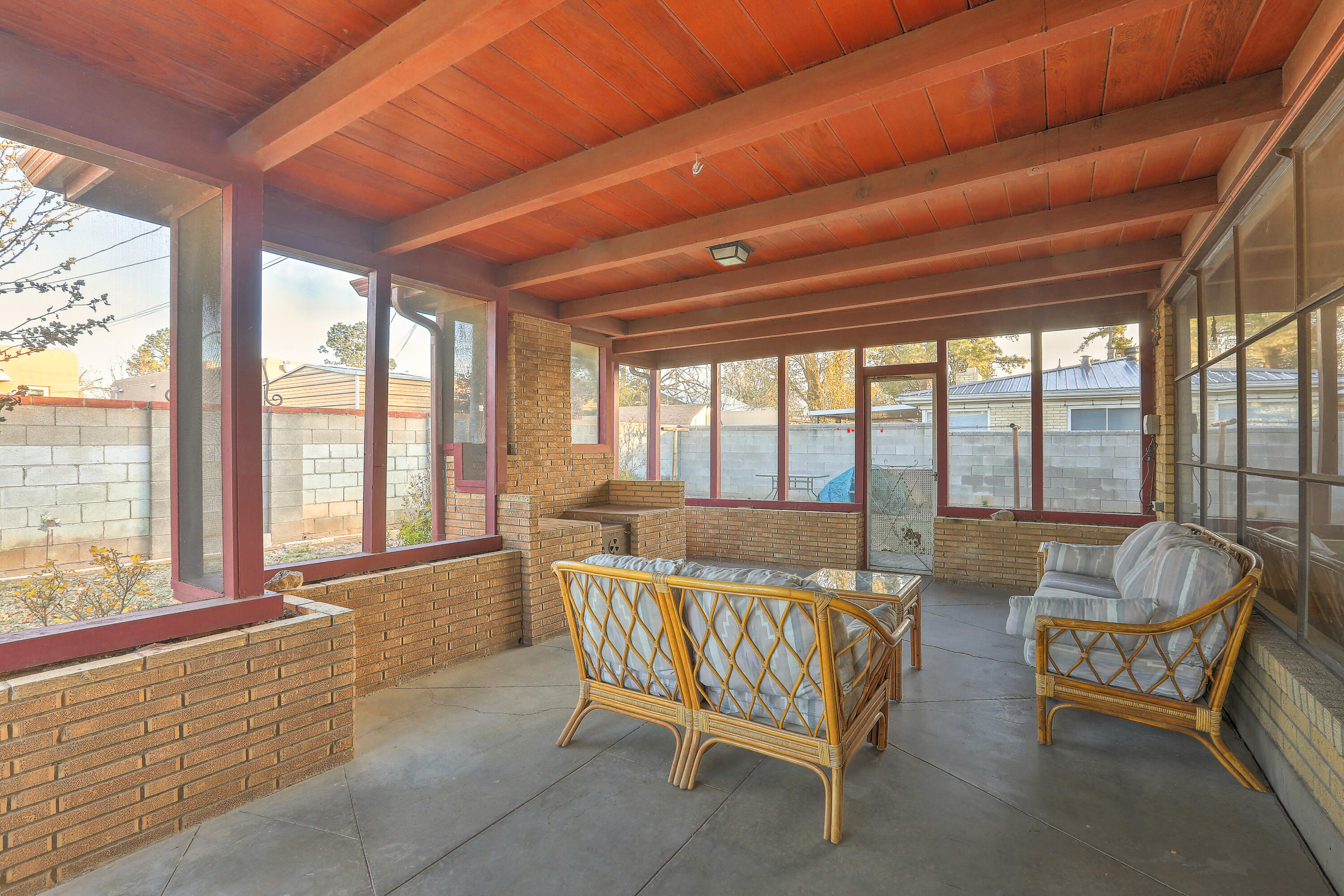 420 ALVARADO Drive NE