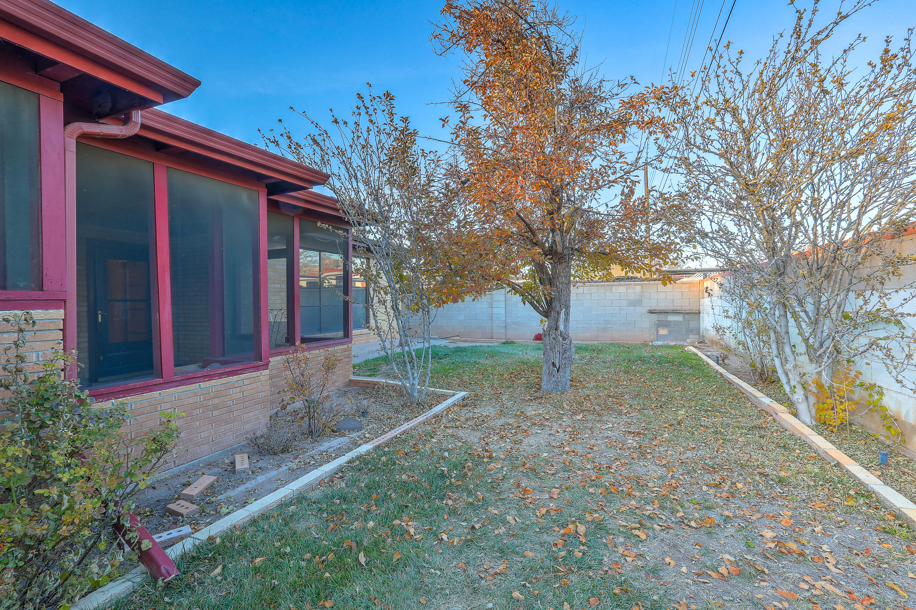 420 ALVARADO Drive NE
