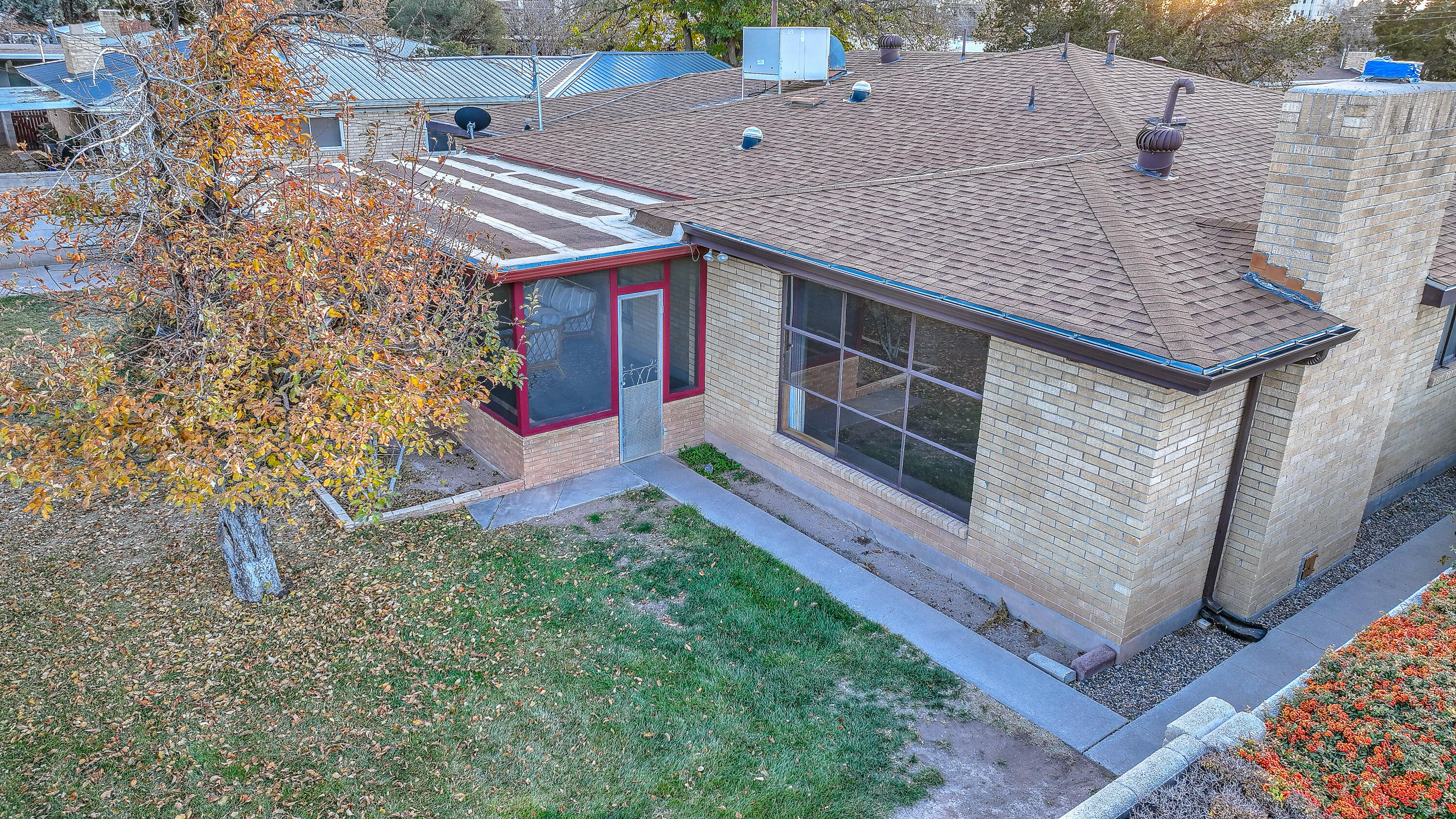 420 ALVARADO Drive NE