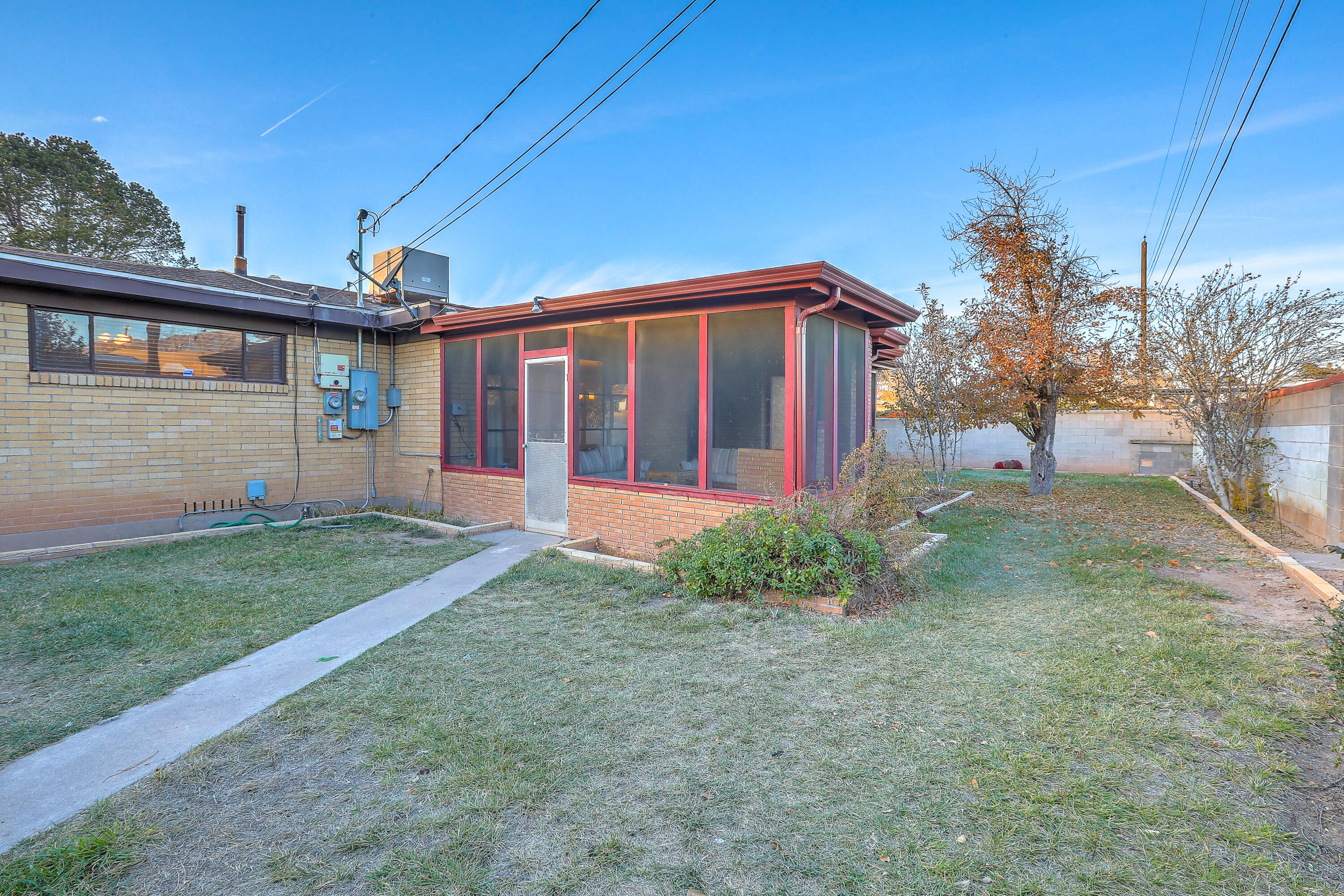 420 ALVARADO Drive NE