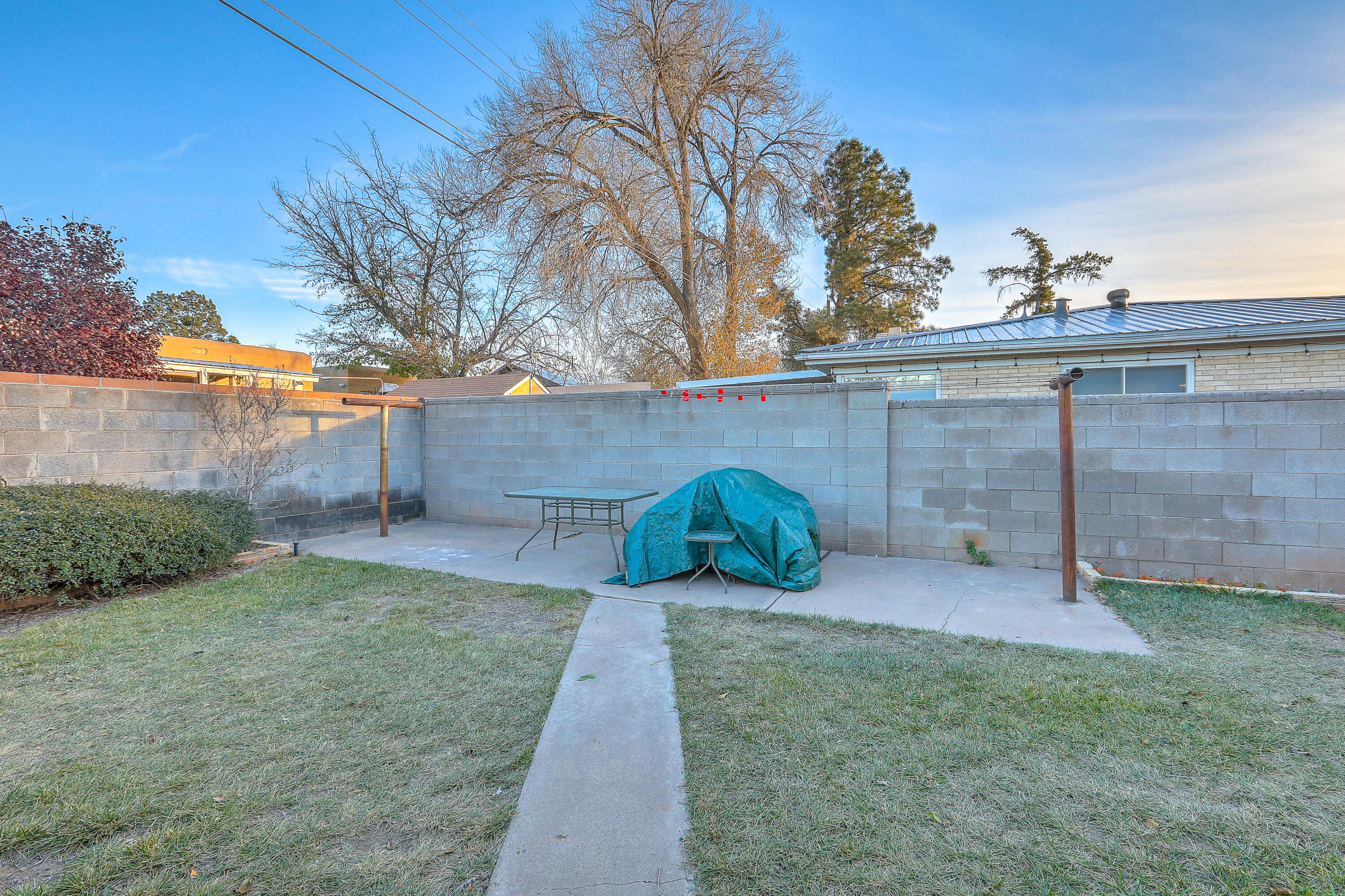420 ALVARADO Drive NE