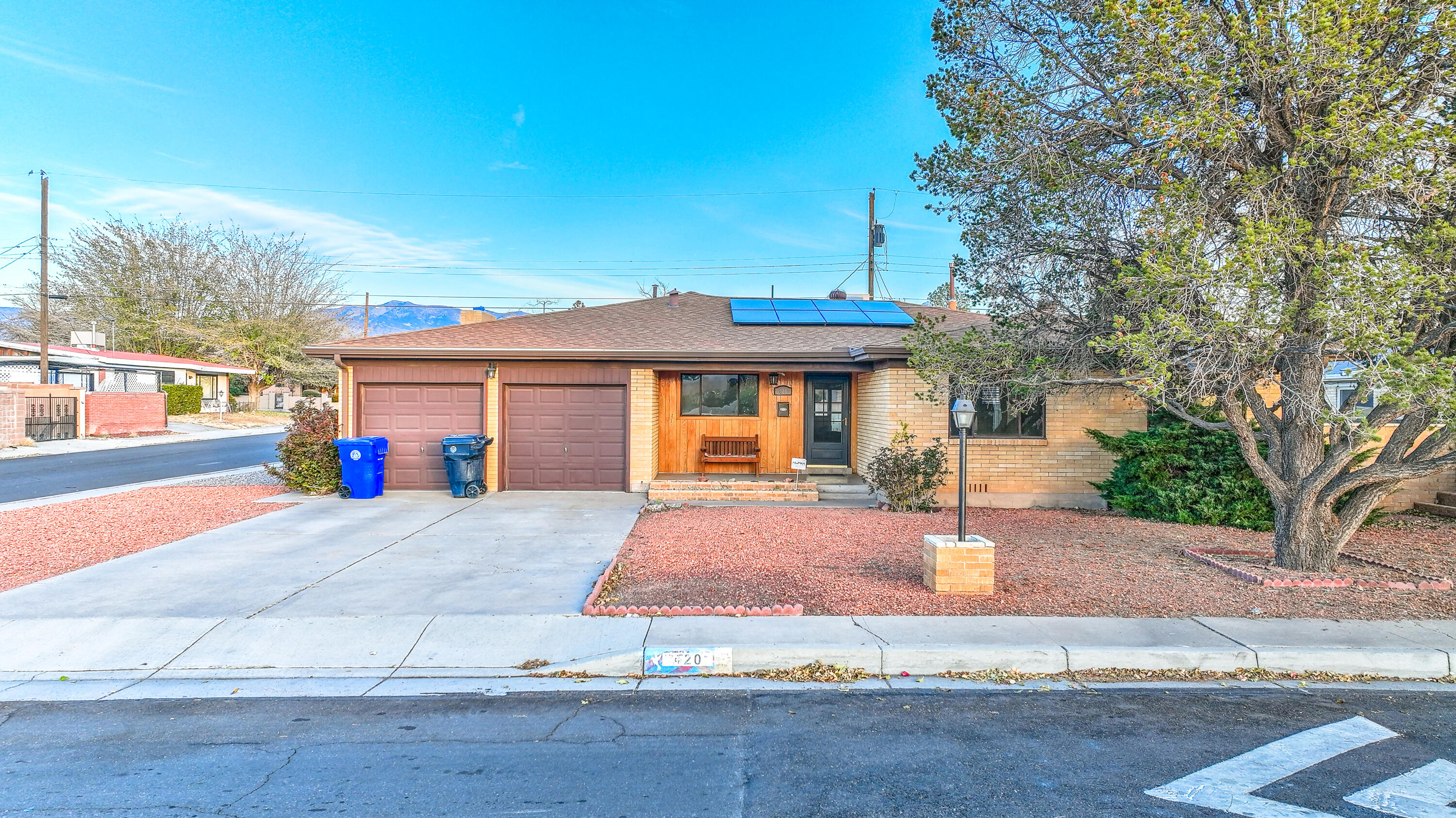 420 ALVARADO Drive NE