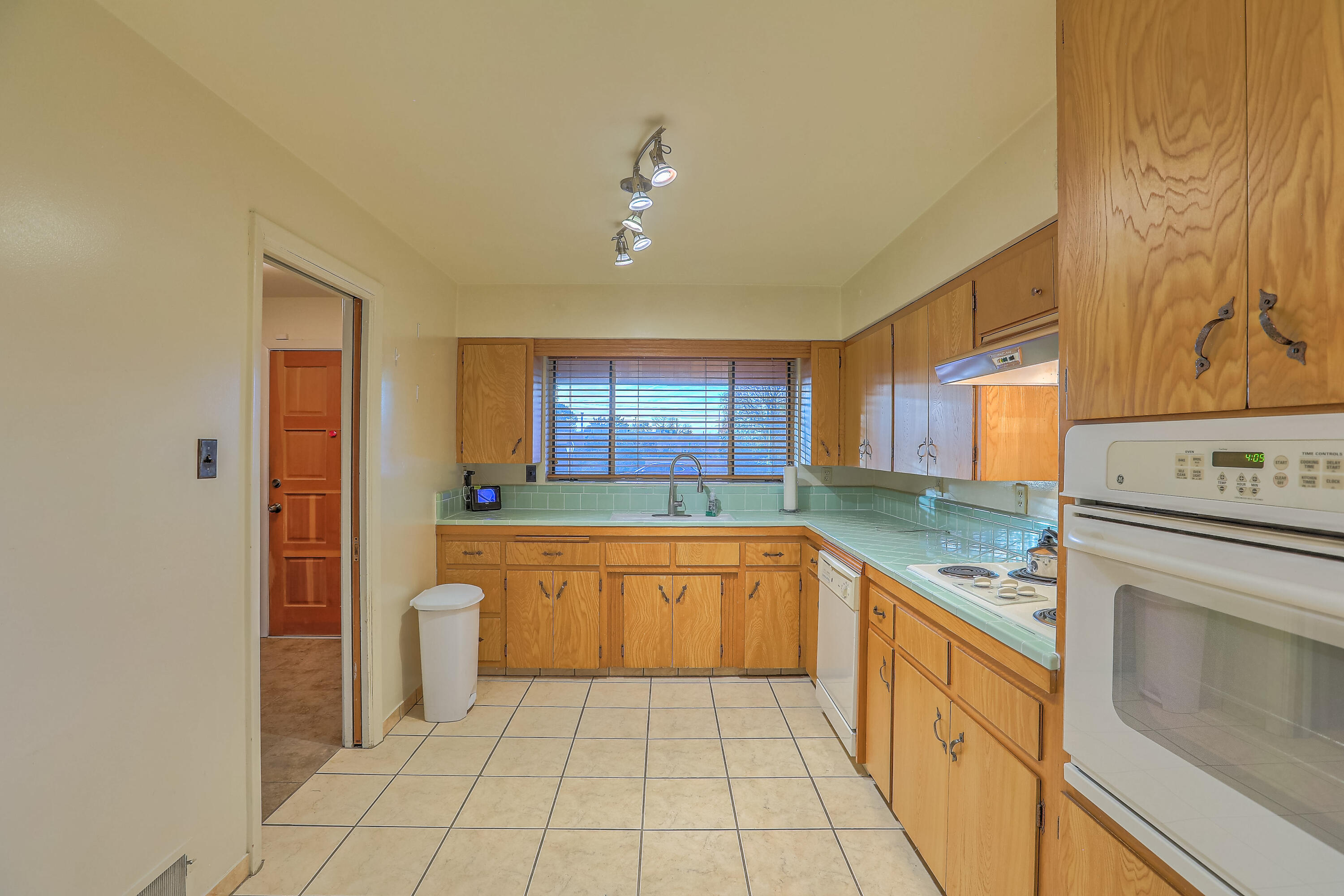 420 ALVARADO Drive NE