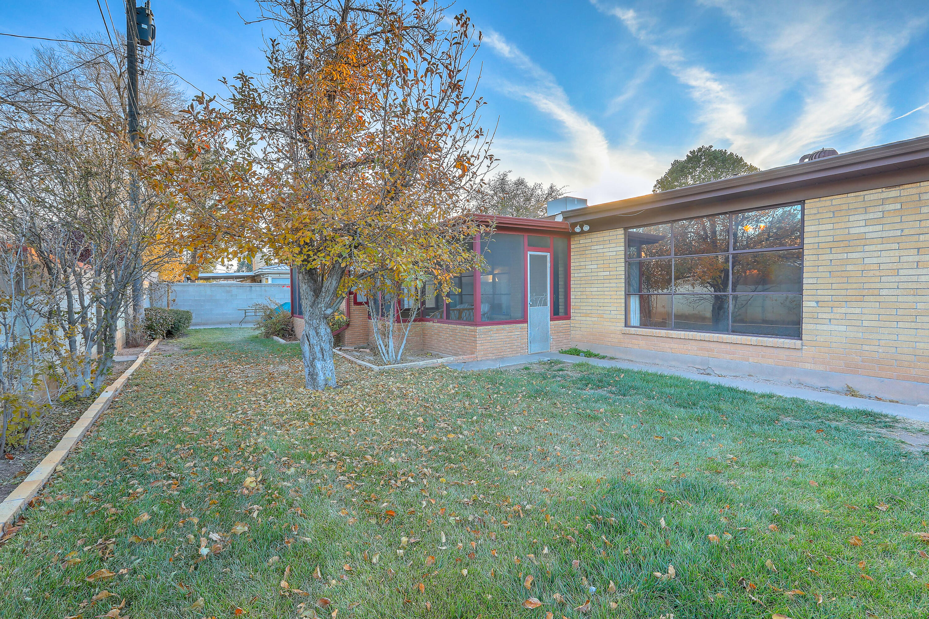 420 ALVARADO Drive NE