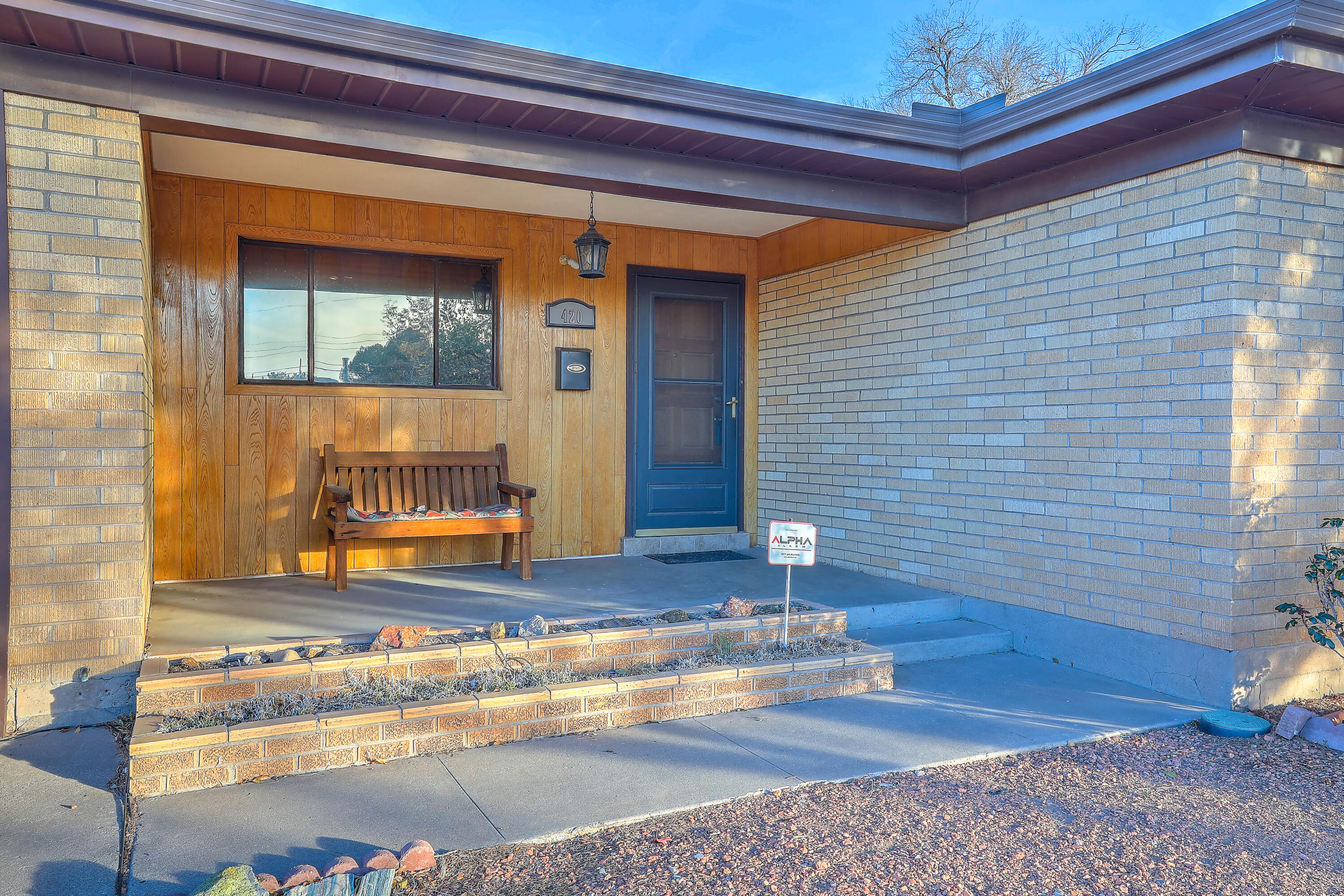 420 ALVARADO Drive NE