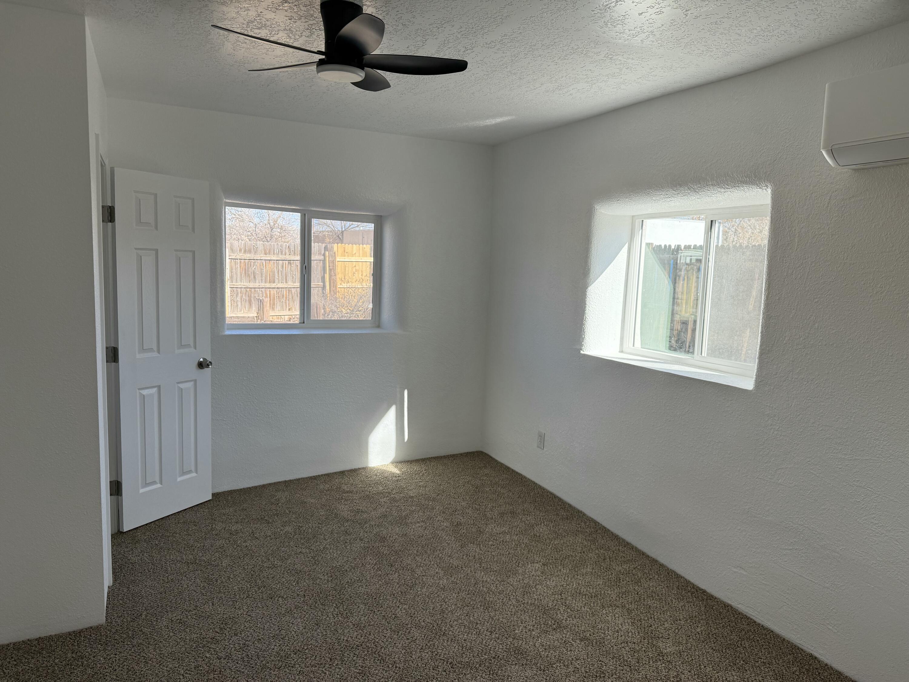 300 SMITH Avenue SE