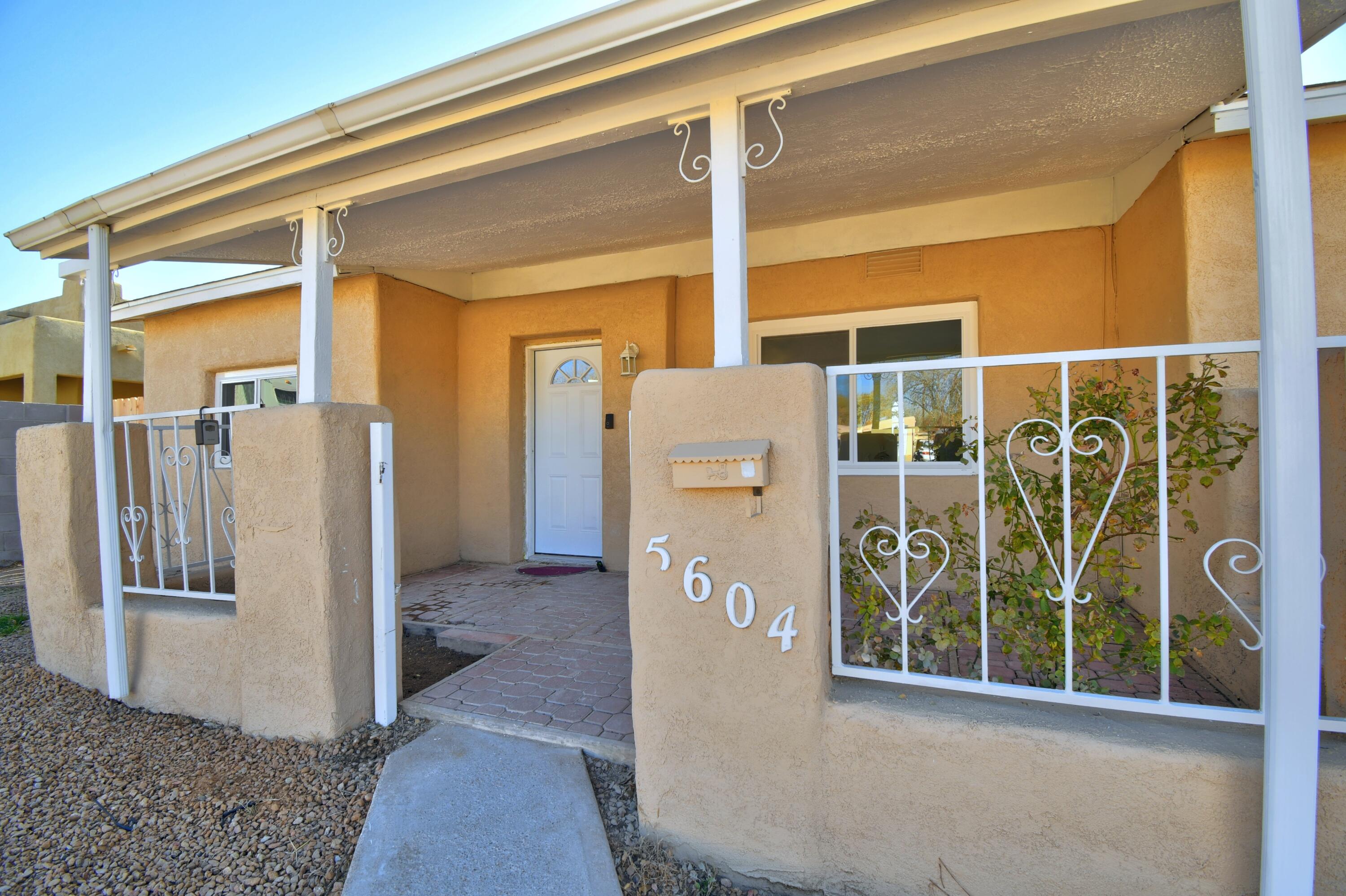 5604 LA CORRIDA Road NE