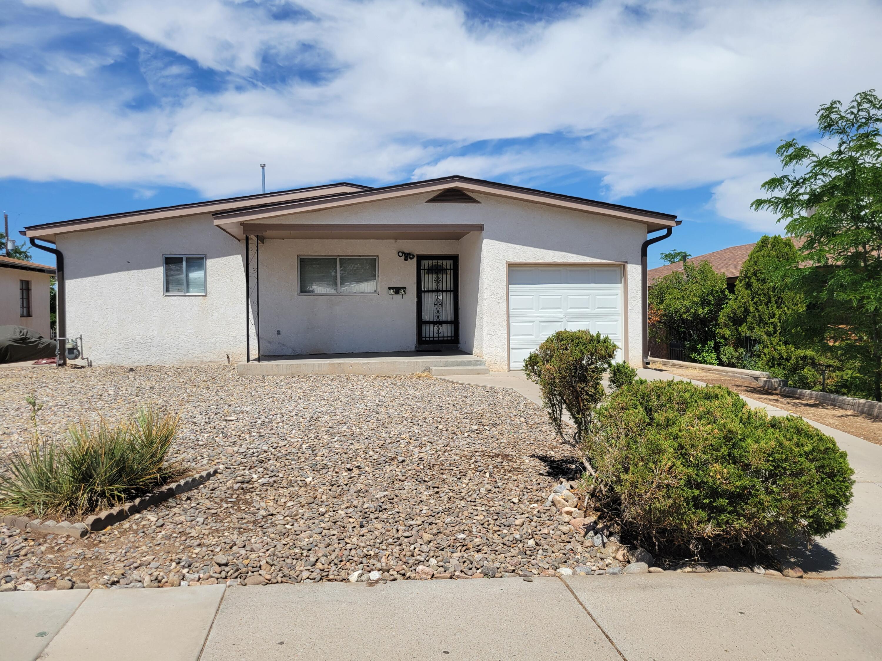 1609 STANFORD Drive SE