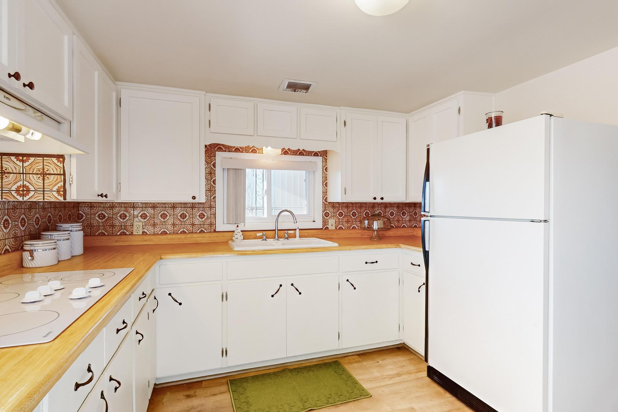 46 SERAFIN Road
