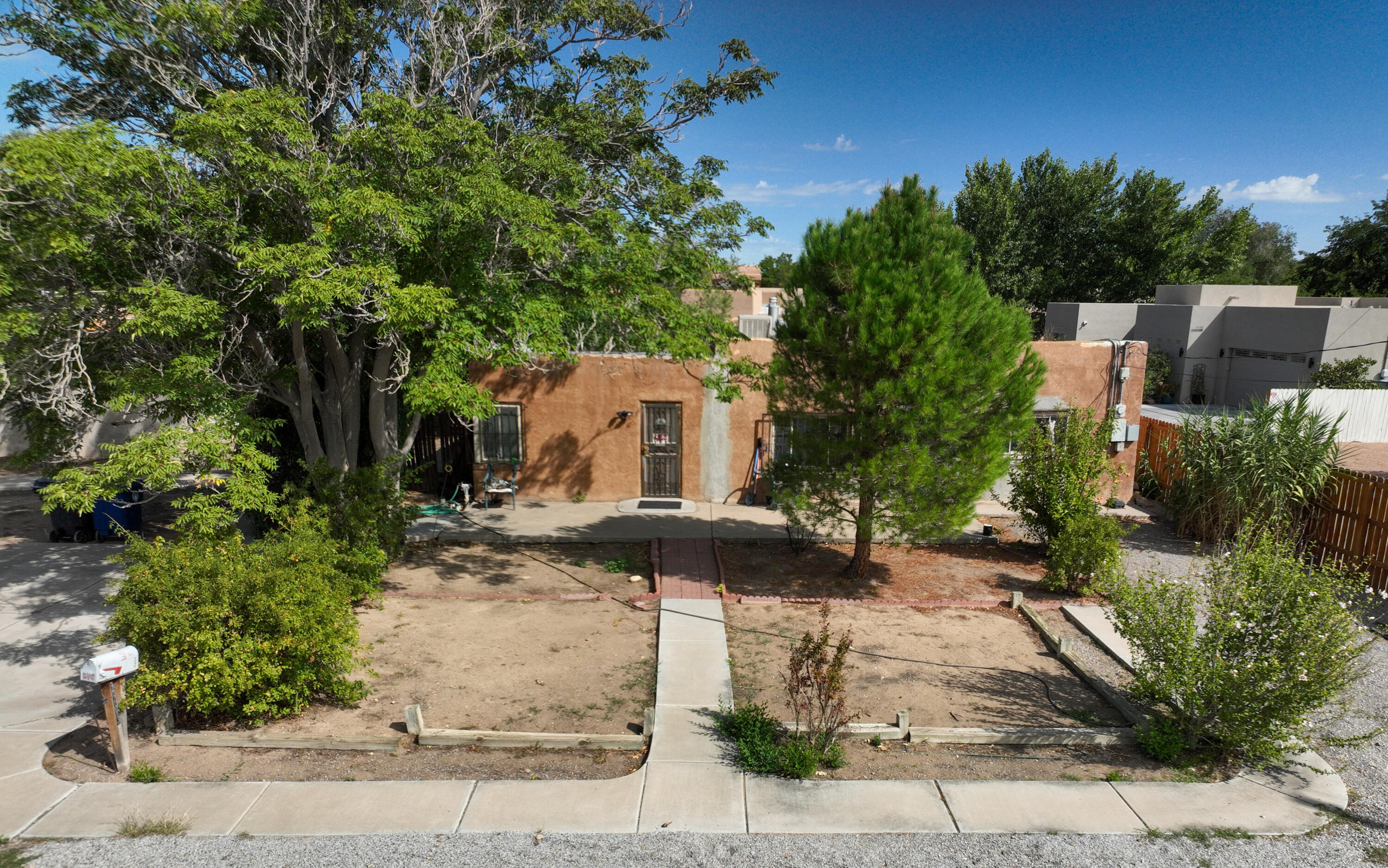 2203 CANDELARIA Road NW