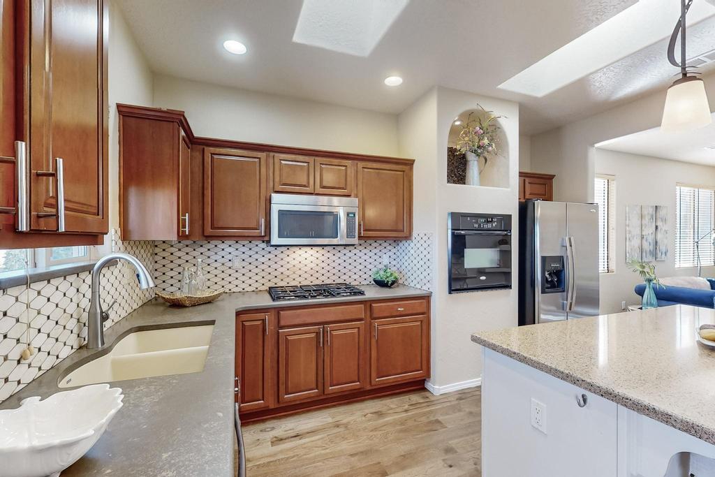 824 GOLDEN YARROW Trail