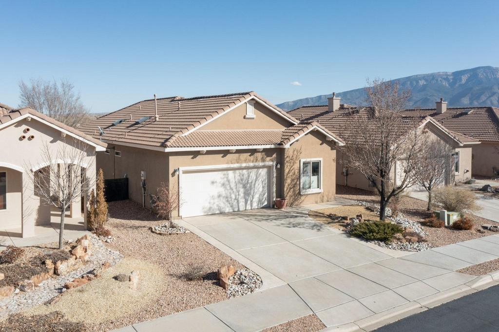 824 GOLDEN YARROW Trail