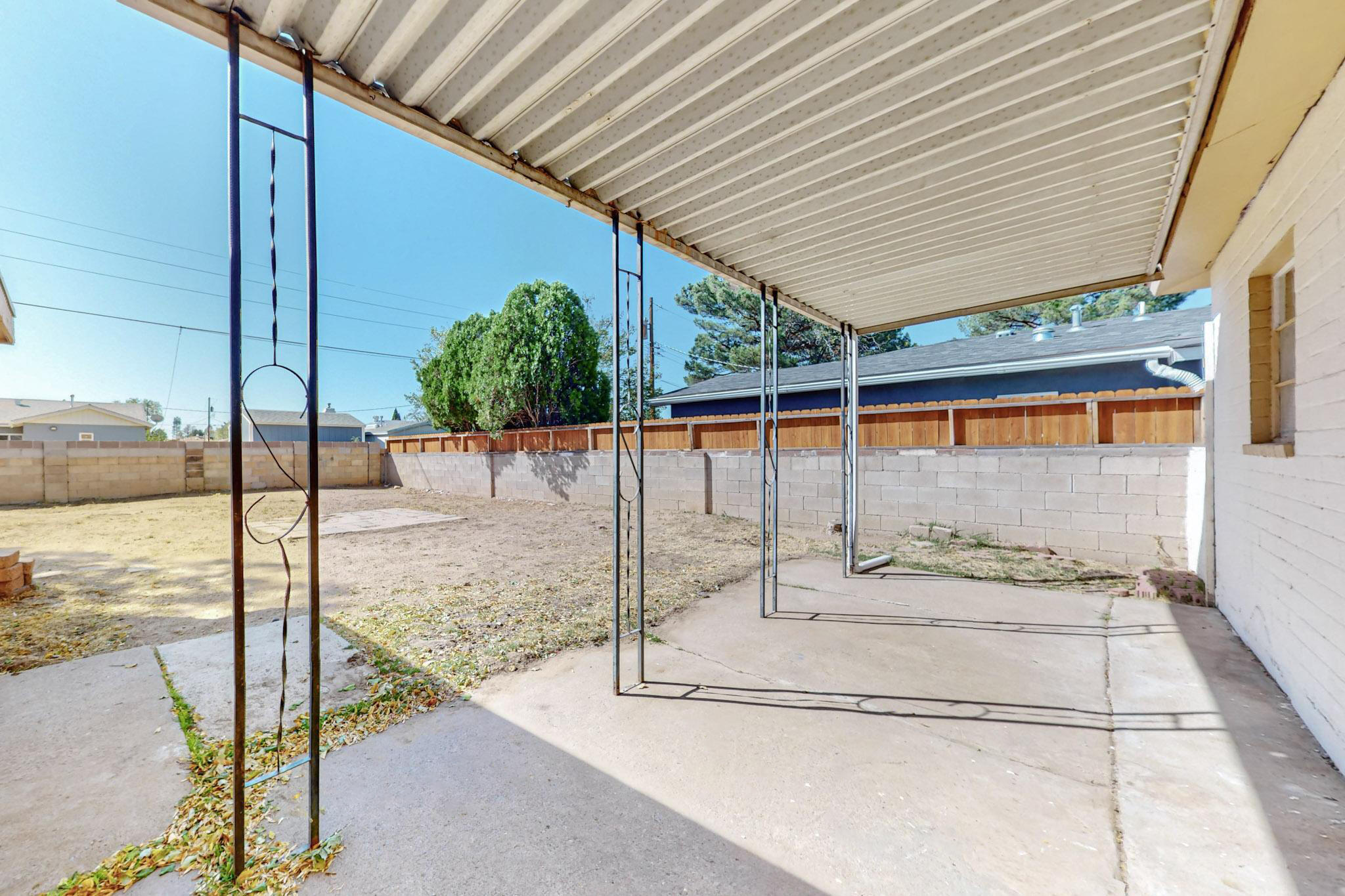 8914 CORDOVA Avenue NE