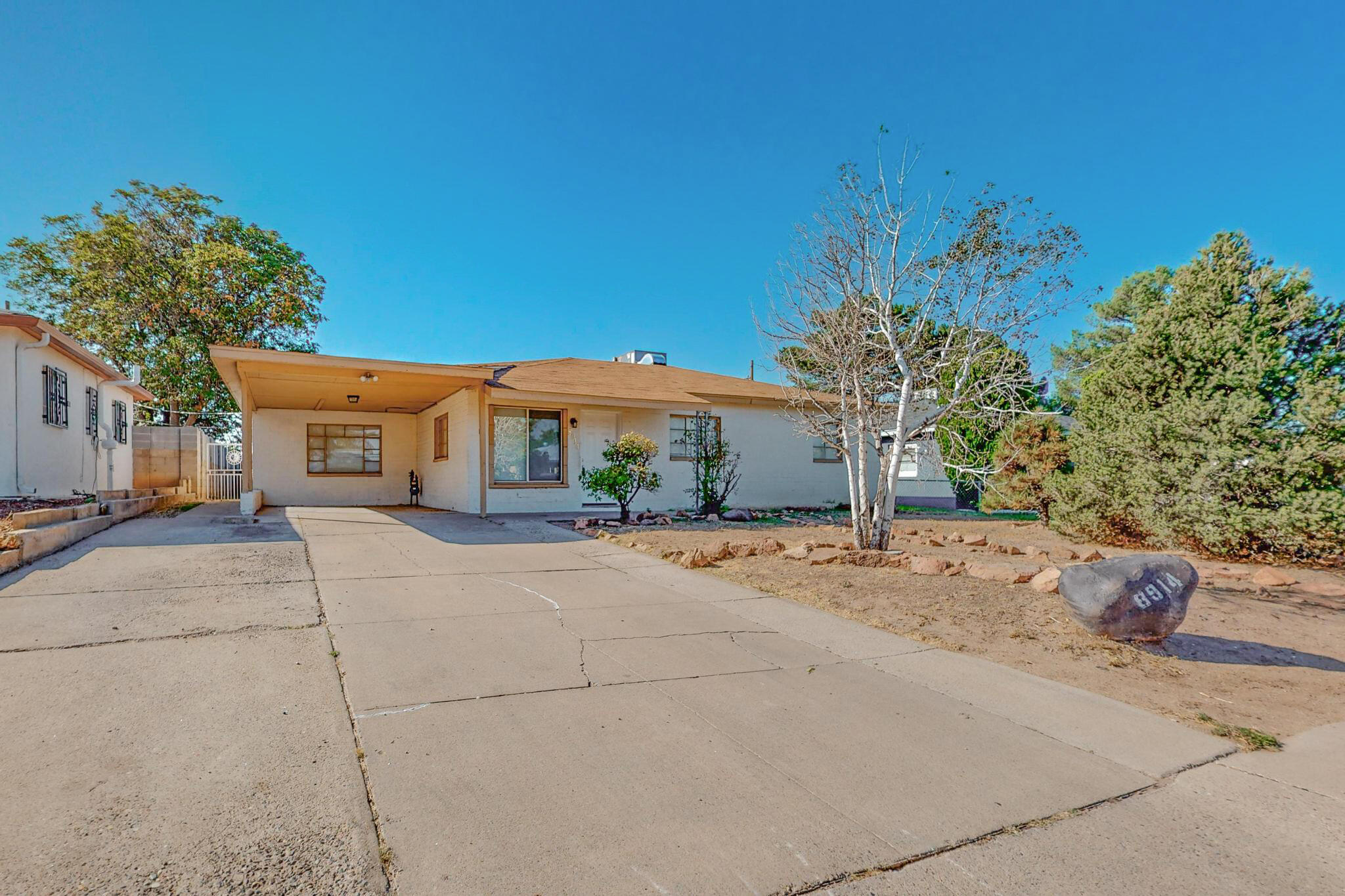 8914 CORDOVA Avenue NE