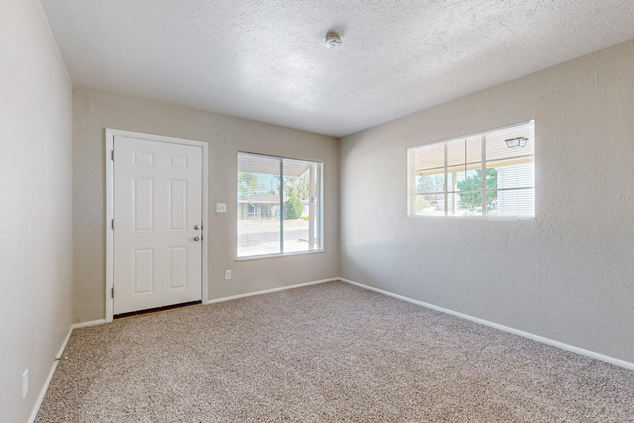8914 CORDOVA Avenue NE