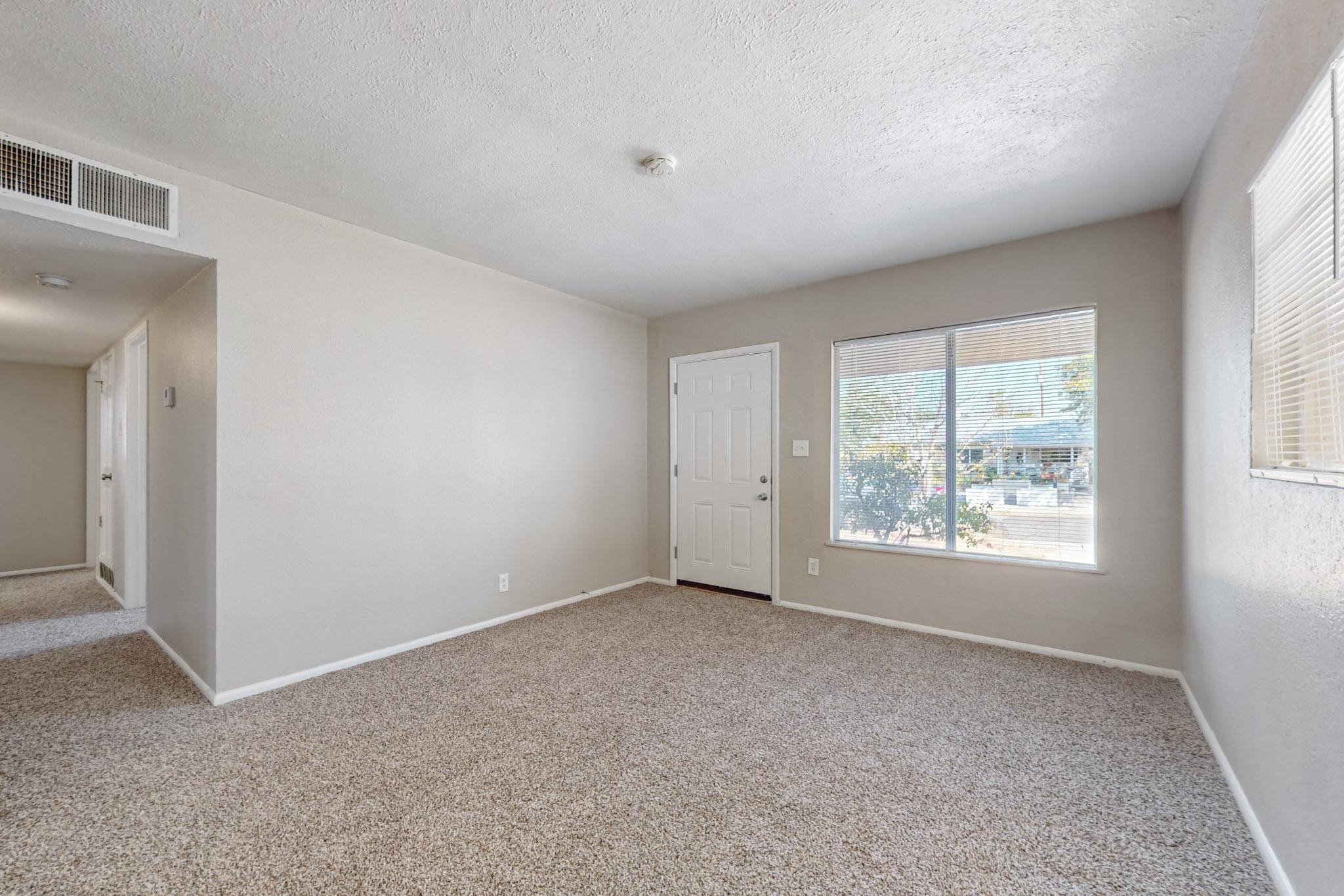 8914 CORDOVA Avenue NE