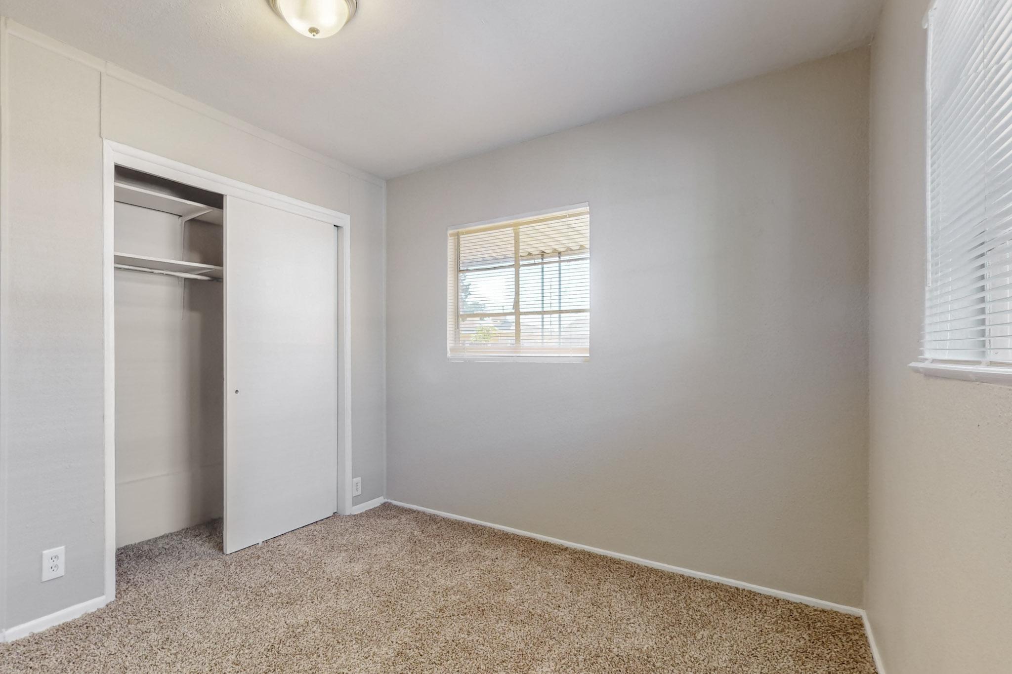 8914 CORDOVA Avenue NE