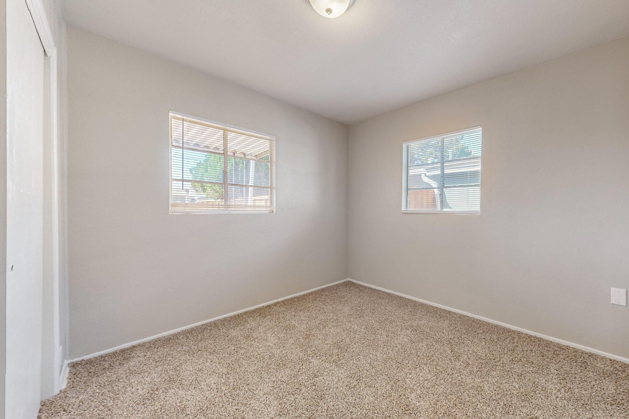 8914 CORDOVA Avenue NE