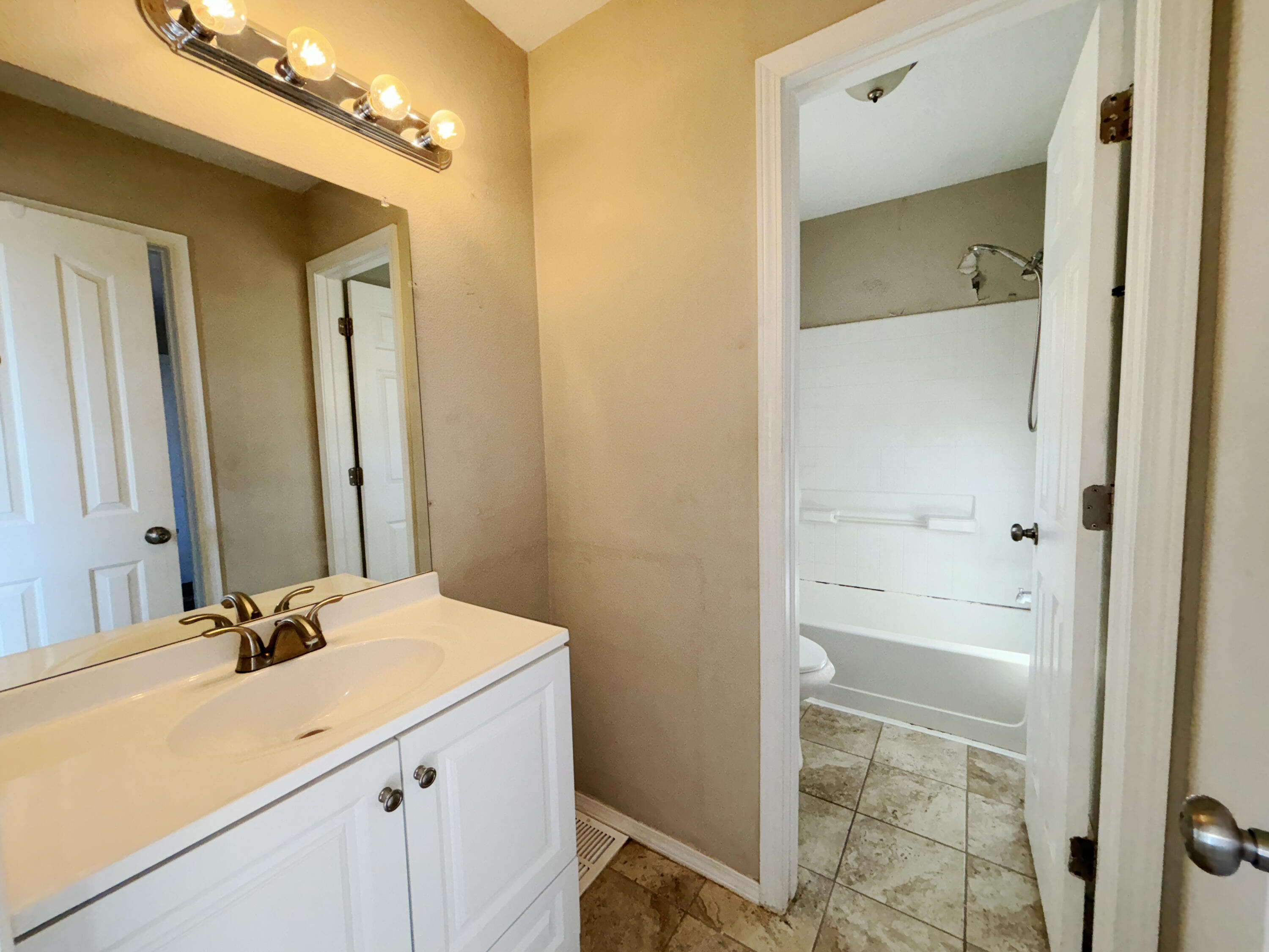 5405 VIERRA Avenue SW