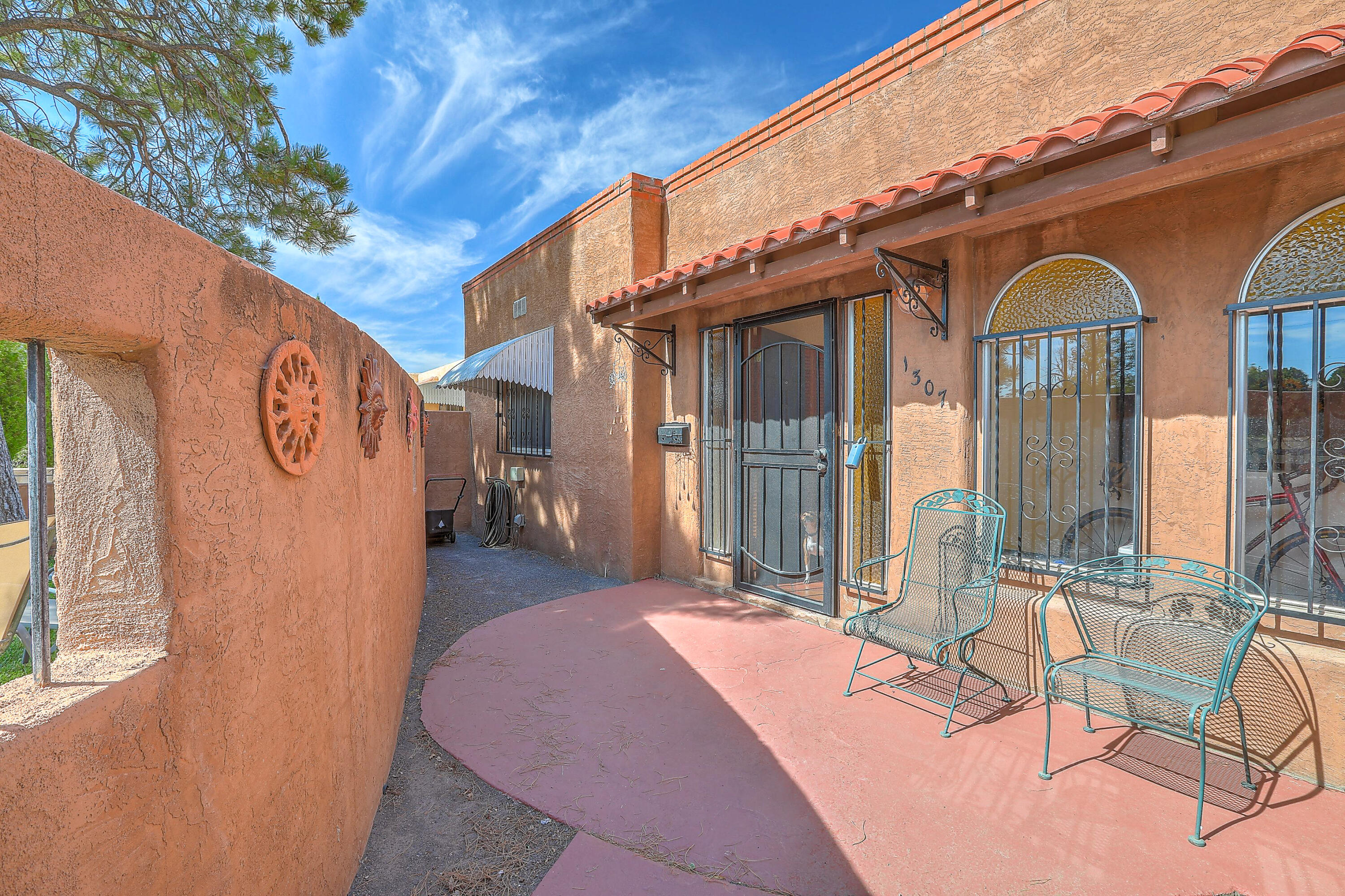 1307 CLAIRE Court NW