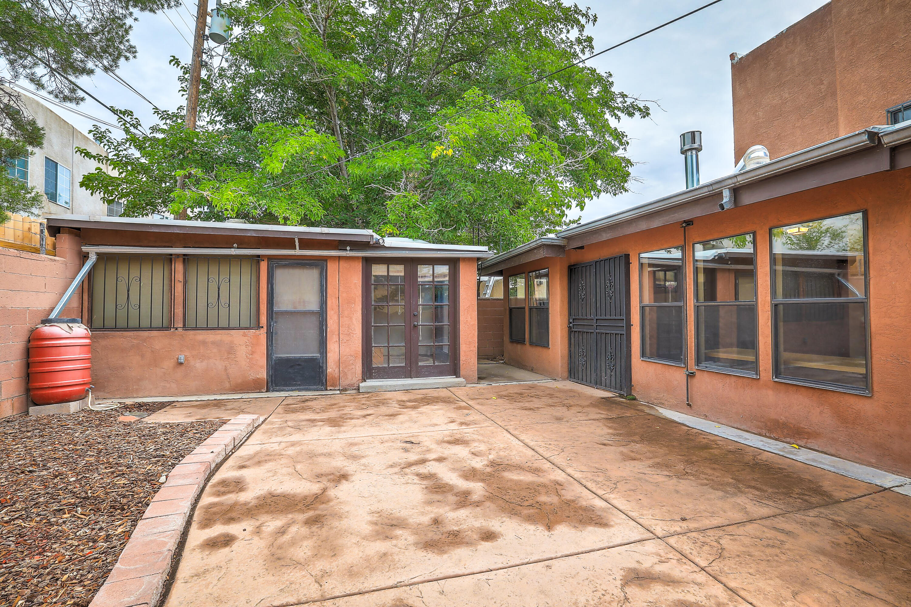 1307 CLAIRE Court NW