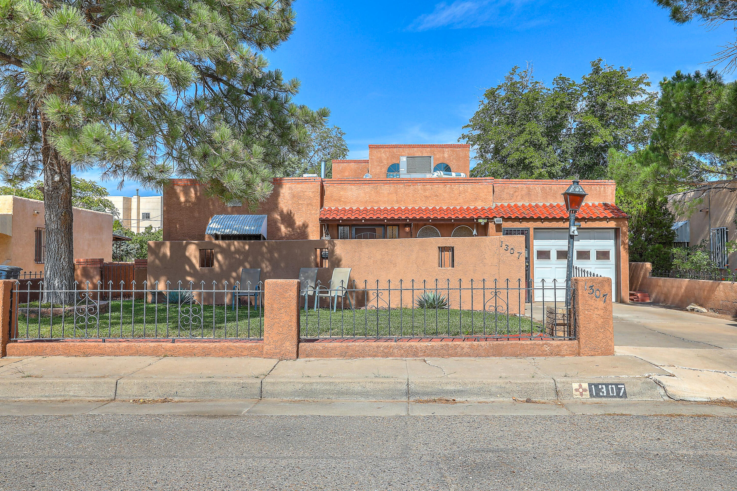 1307 CLAIRE Court NW