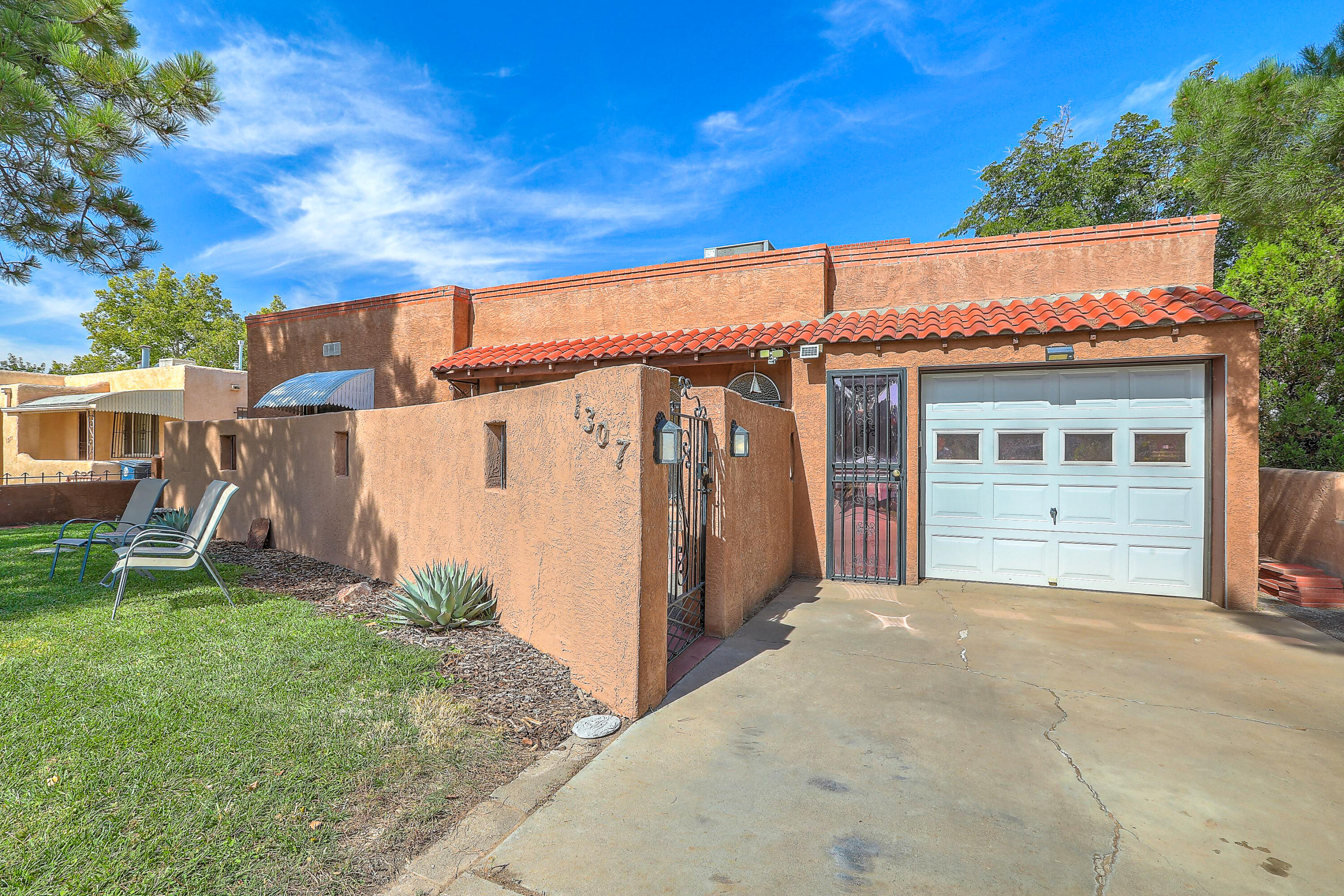 1307 CLAIRE Court NW