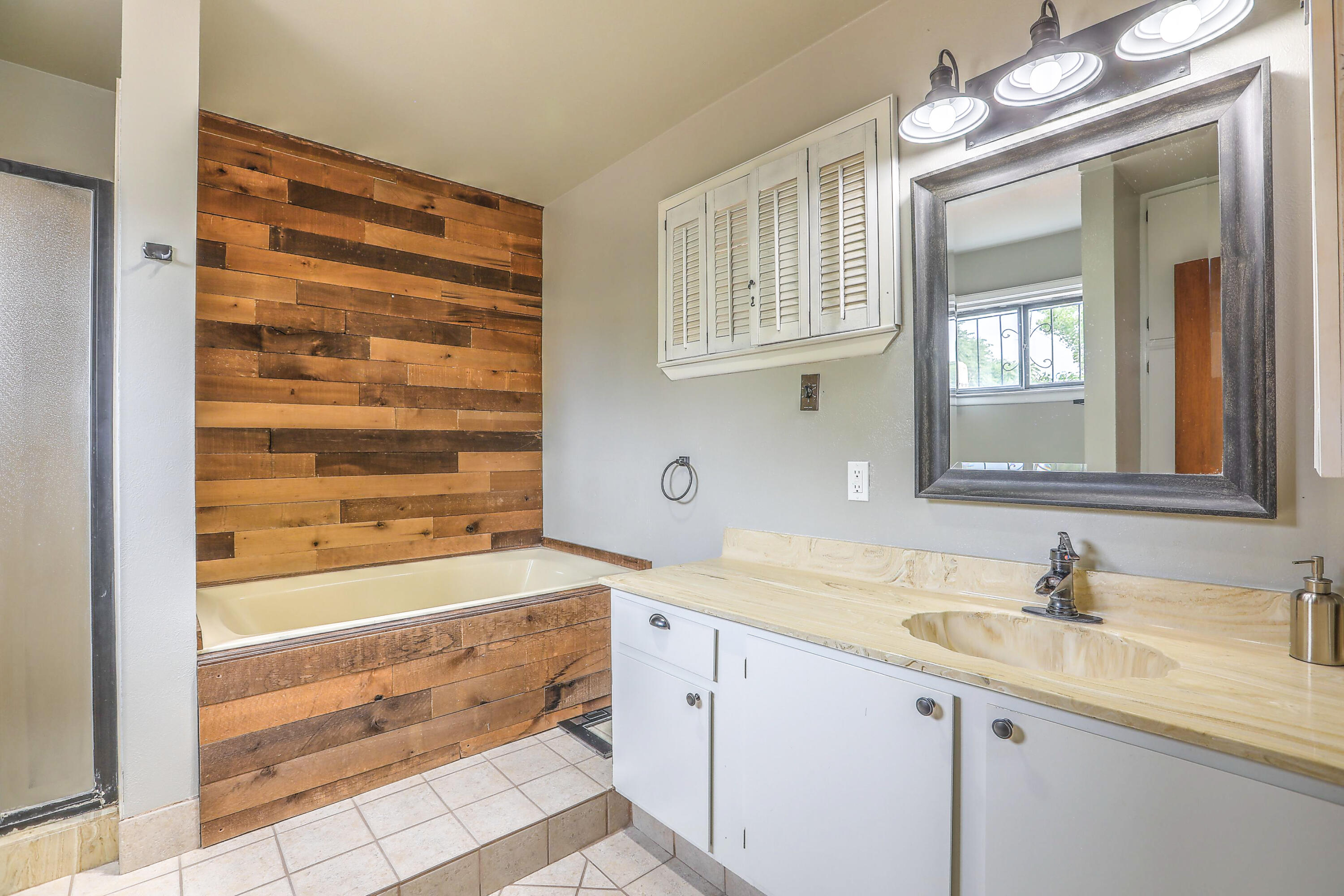 1307 CLAIRE Court NW